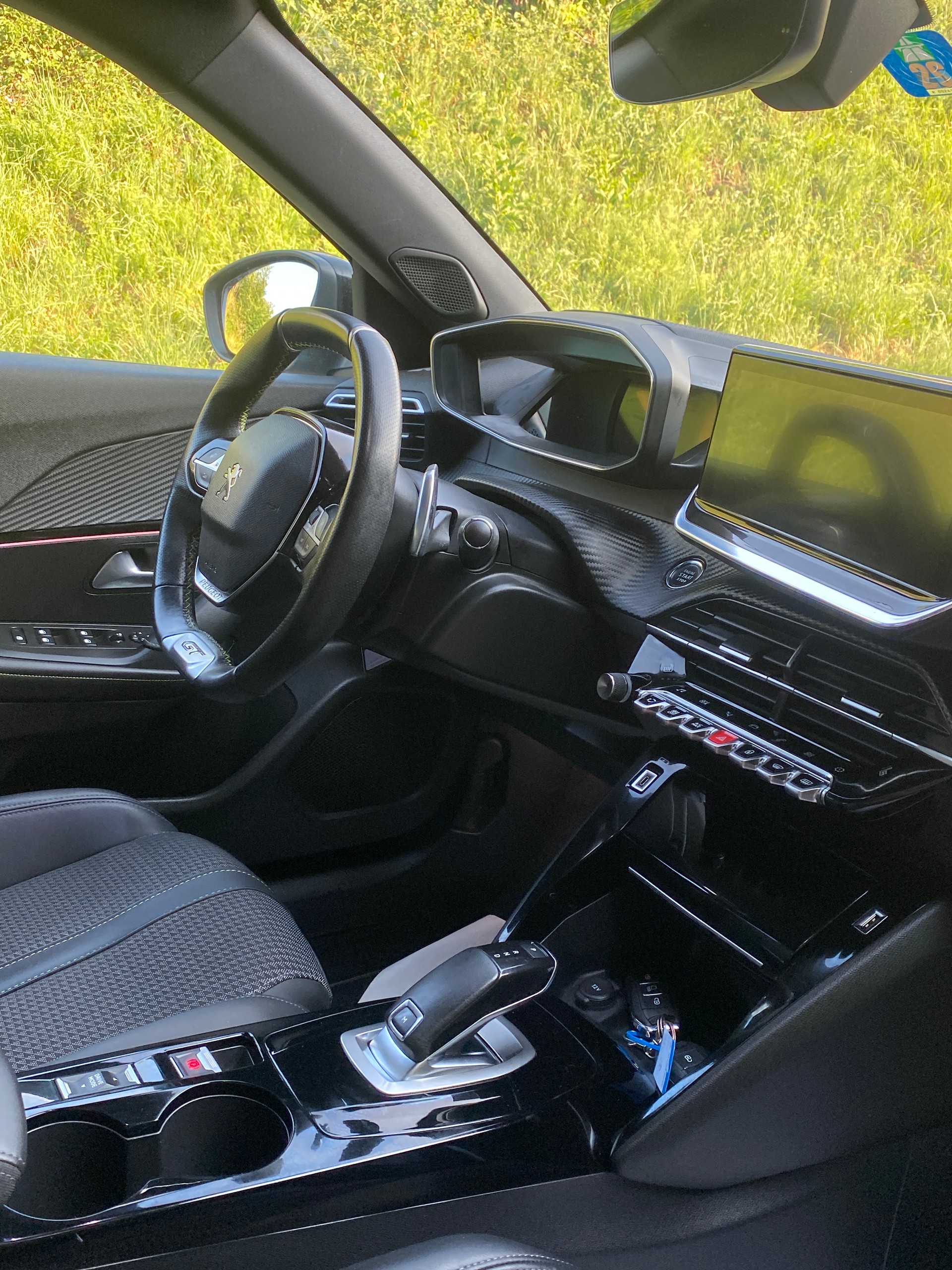 PEUGEOT 2008 1.2 PureTech GT Pack EAT8-image-9