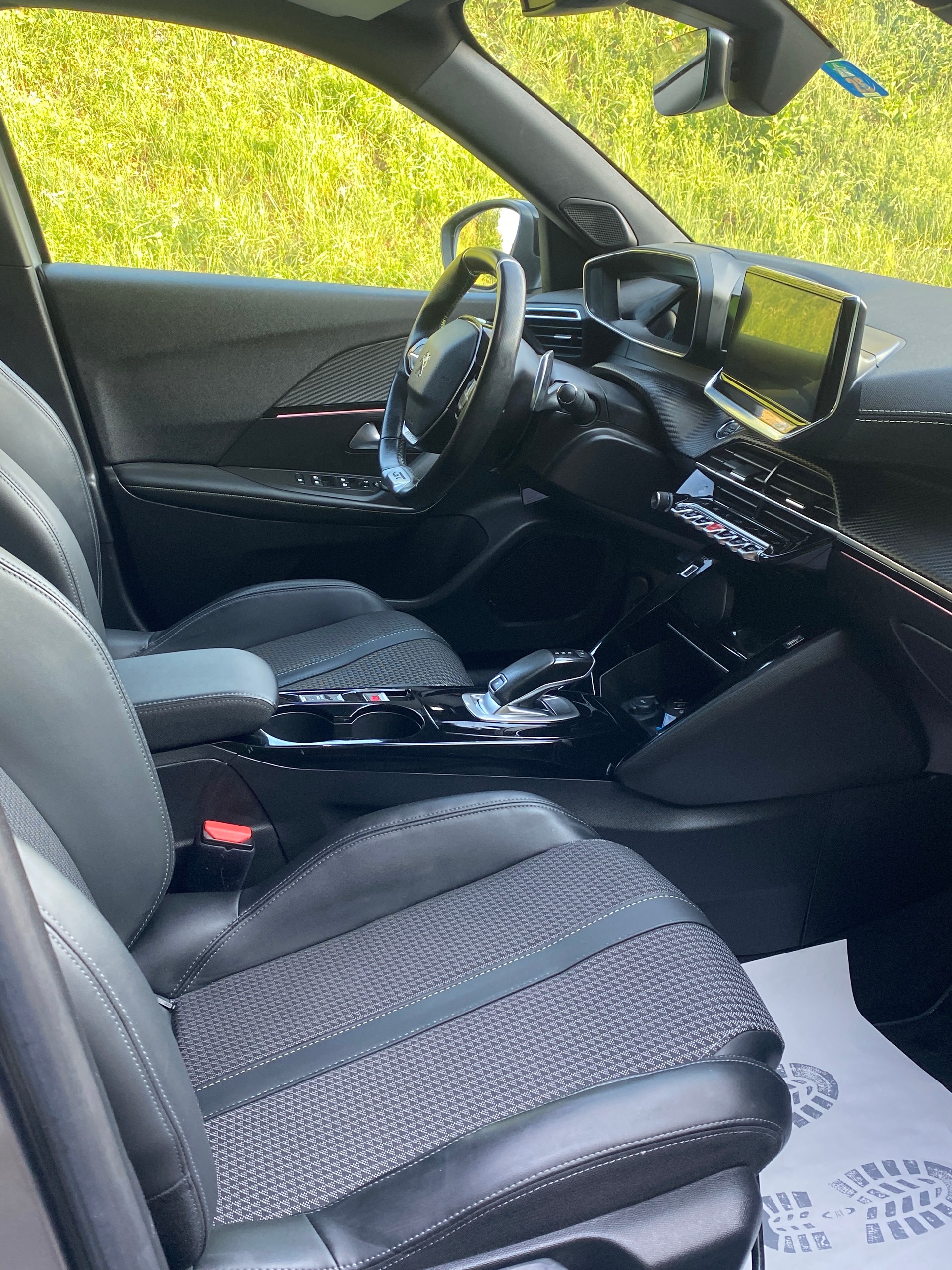 PEUGEOT 2008 1.2 PureTech GT Pack EAT8-image-10
