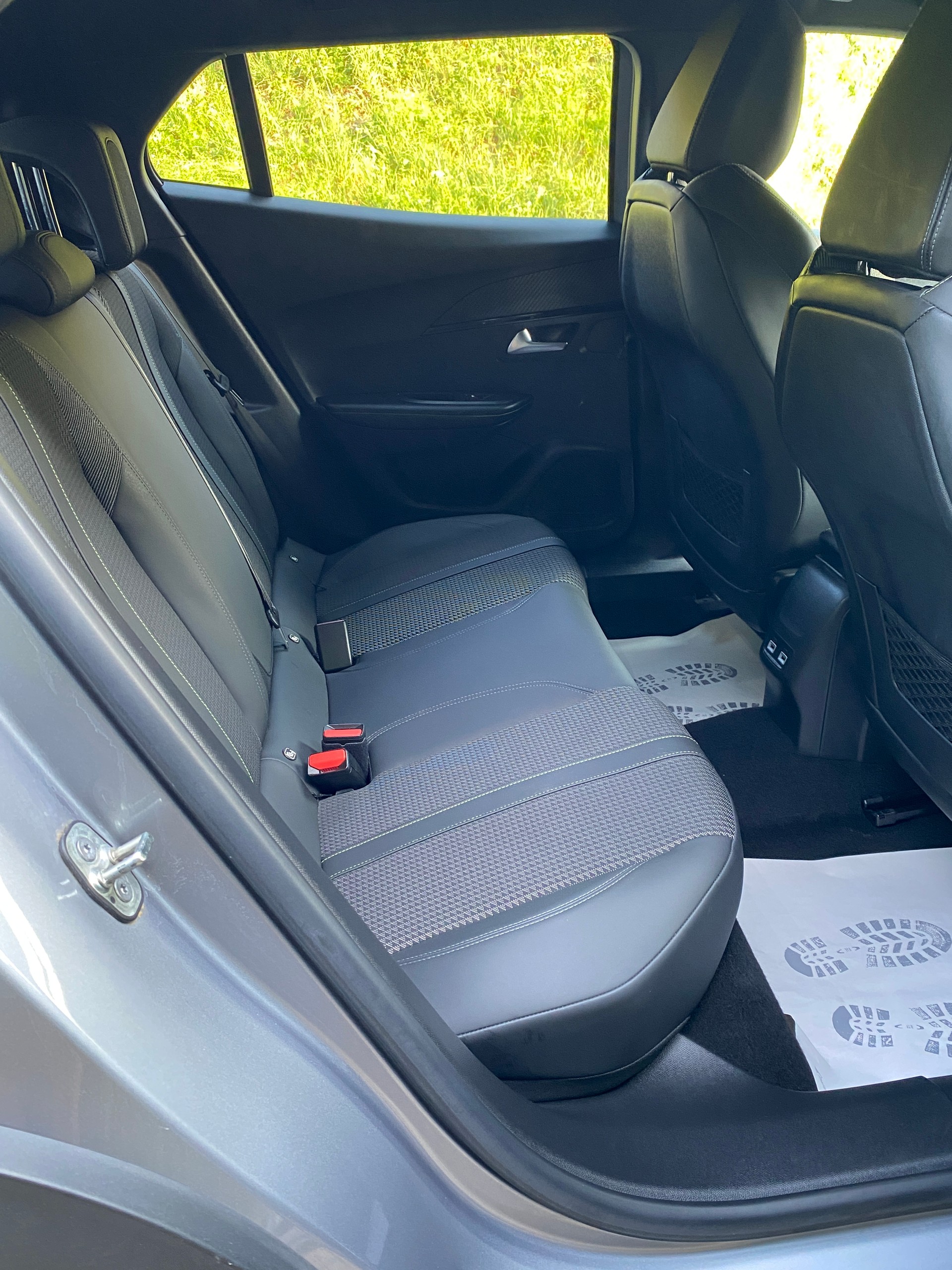 PEUGEOT 2008 1.2 PureTech GT Pack EAT8-image-5