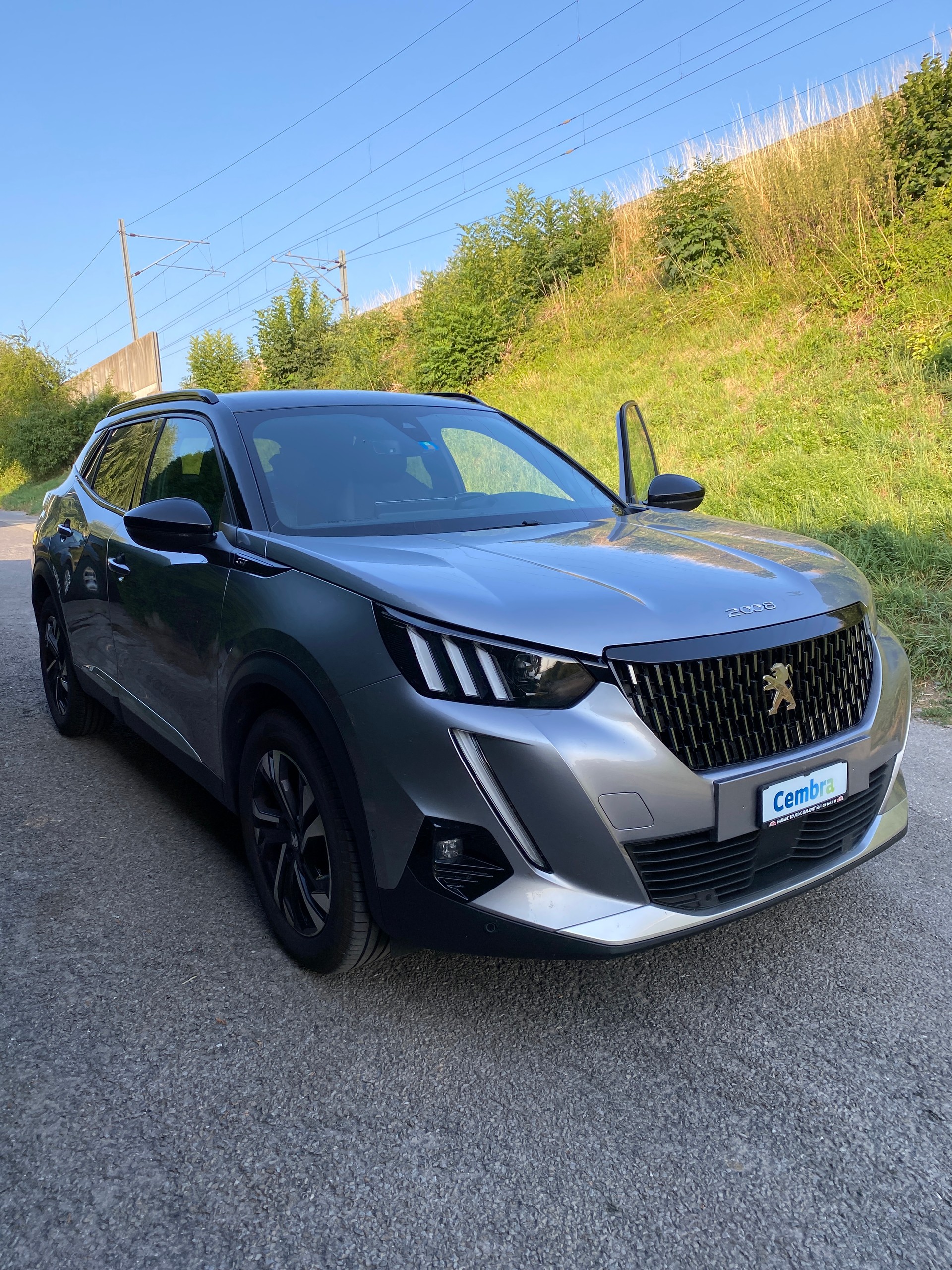 PEUGEOT 2008 1.2 PureTech GT Pack EAT8-image-1