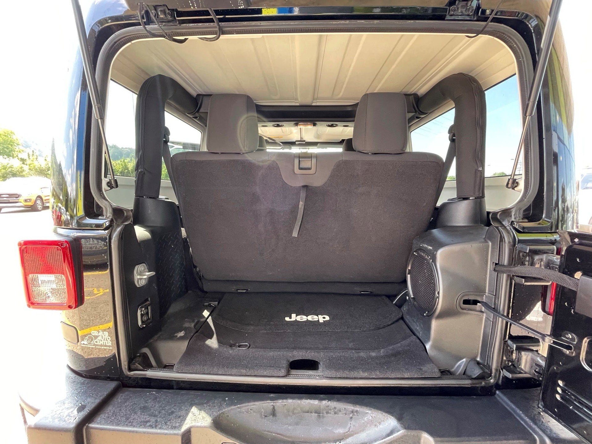 JEEP 3.8 V6 Sahara-image-5