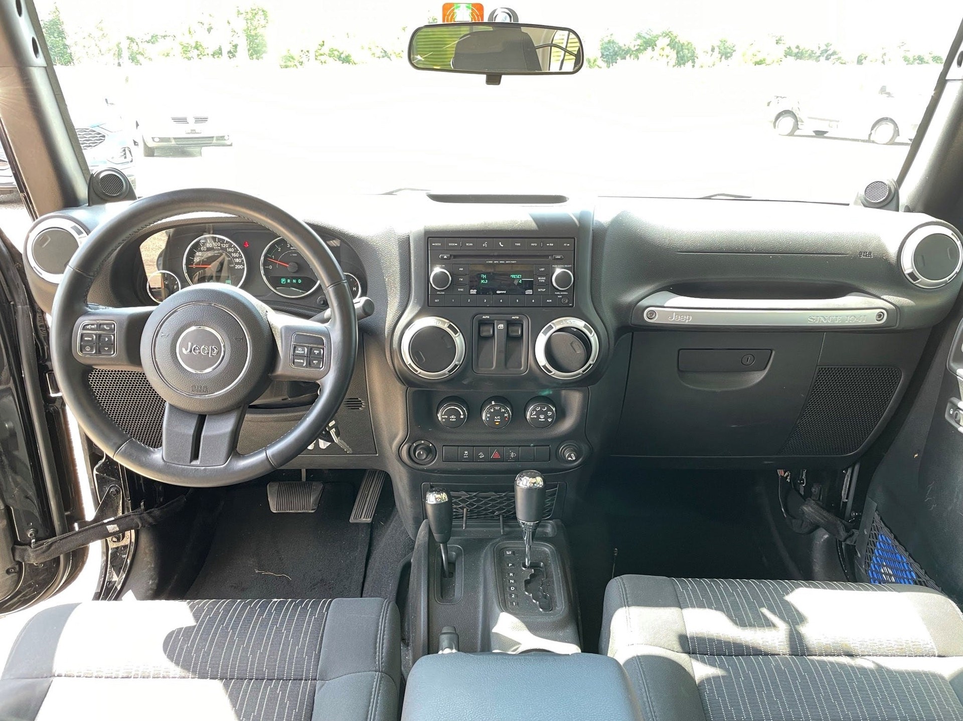 JEEP 3.8 V6 Sahara-image-3