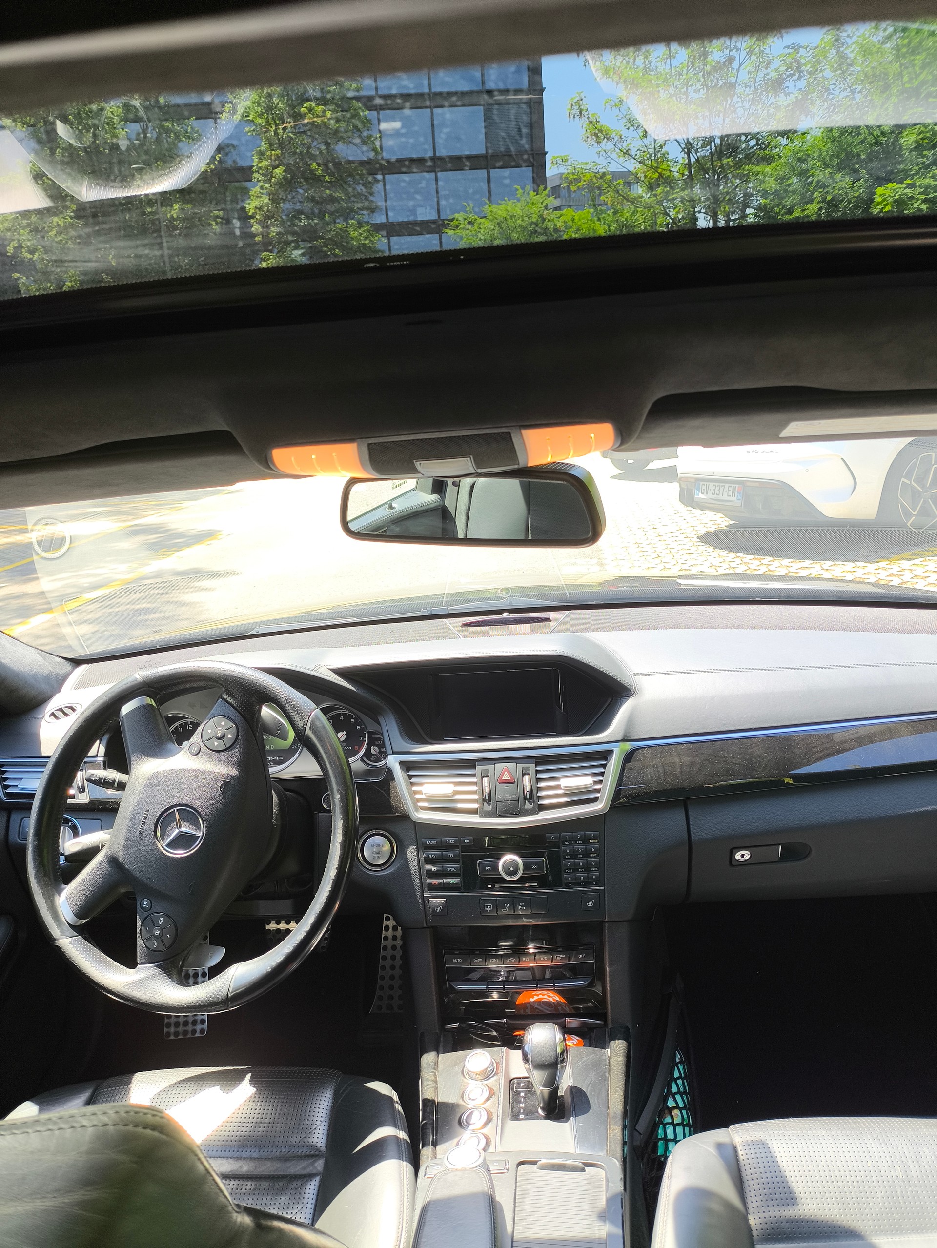 MERCEDES-BENZ E 63 V8 AMG-image-3