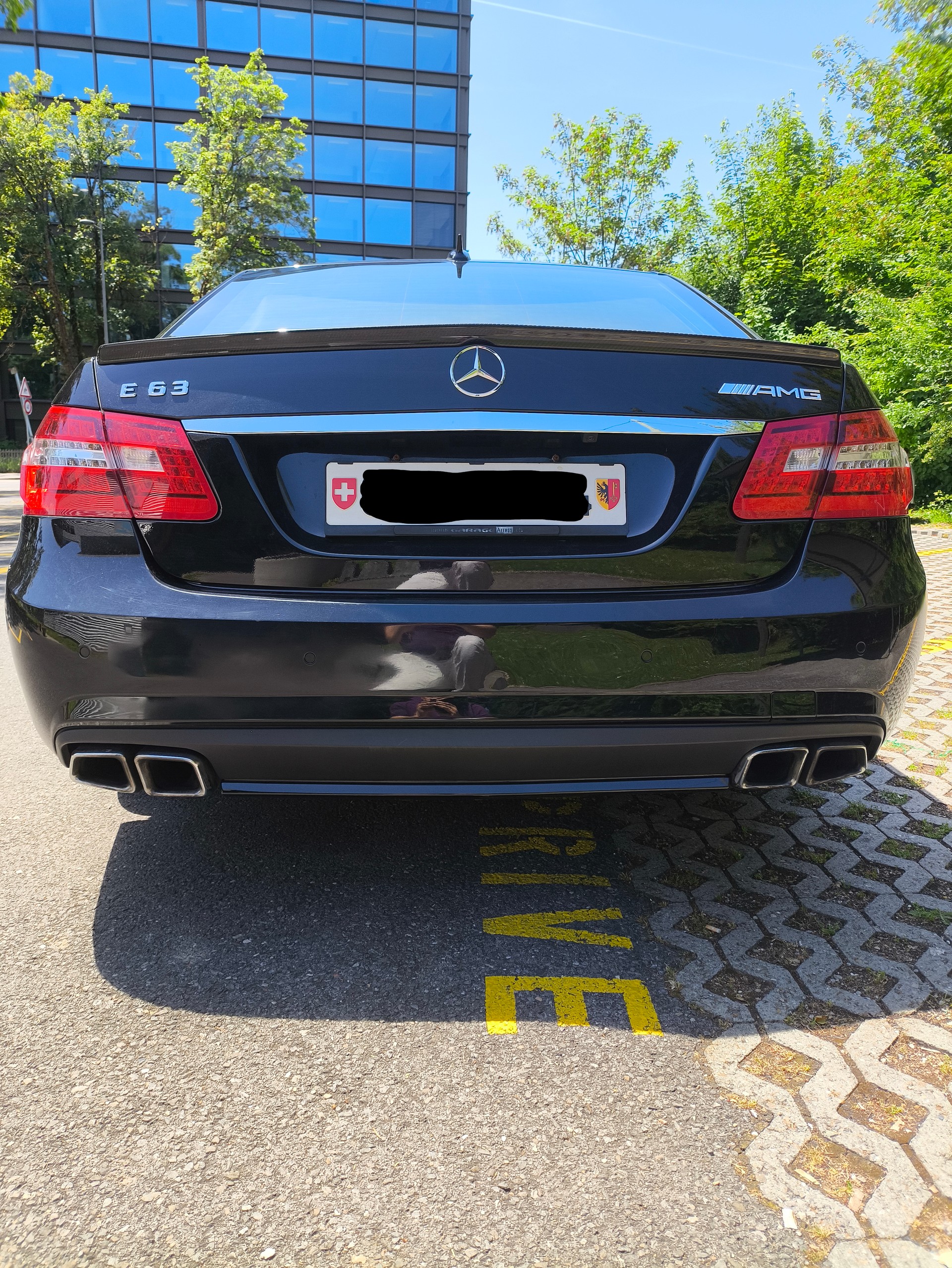 MERCEDES-BENZ E 63 V8 AMG-image-2