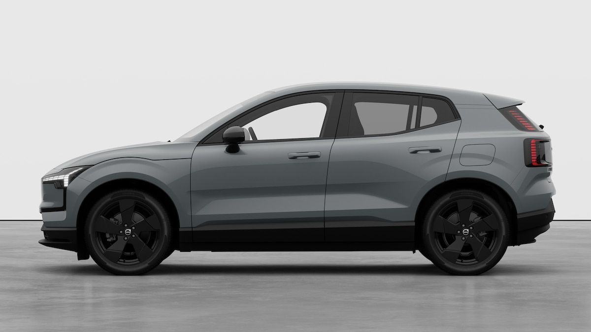 VOLVO EX 30 E60 Plus Swiss Black Edition-image-2