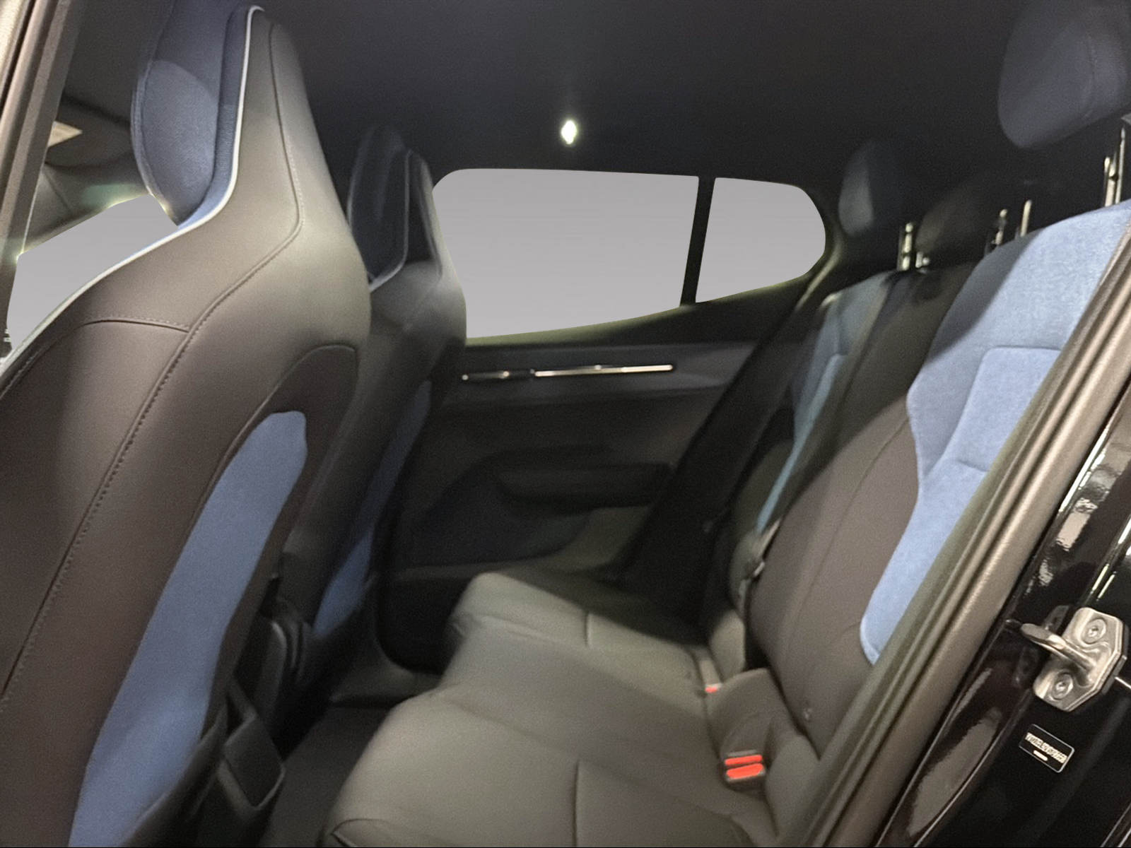 VOLVO EX 30 E60 Plus Swiss Black Edition-image-14