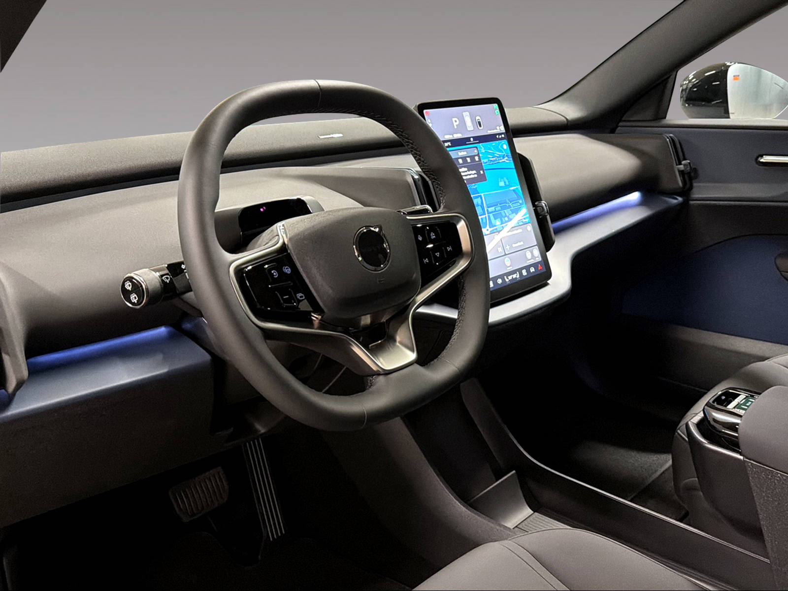 VOLVO EX 30 E60 Plus Swiss Black Edition-image-7