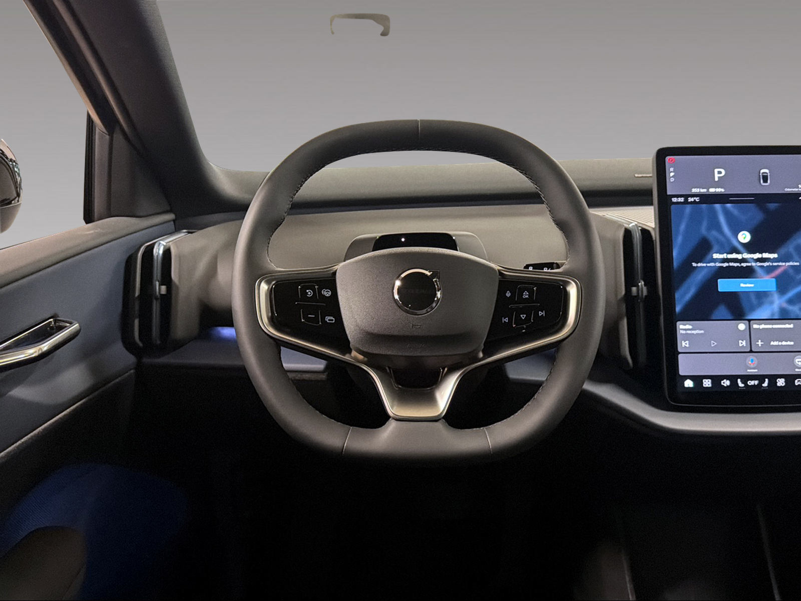 VOLVO EX 30 E60 Plus Swiss Black Edition-image-11