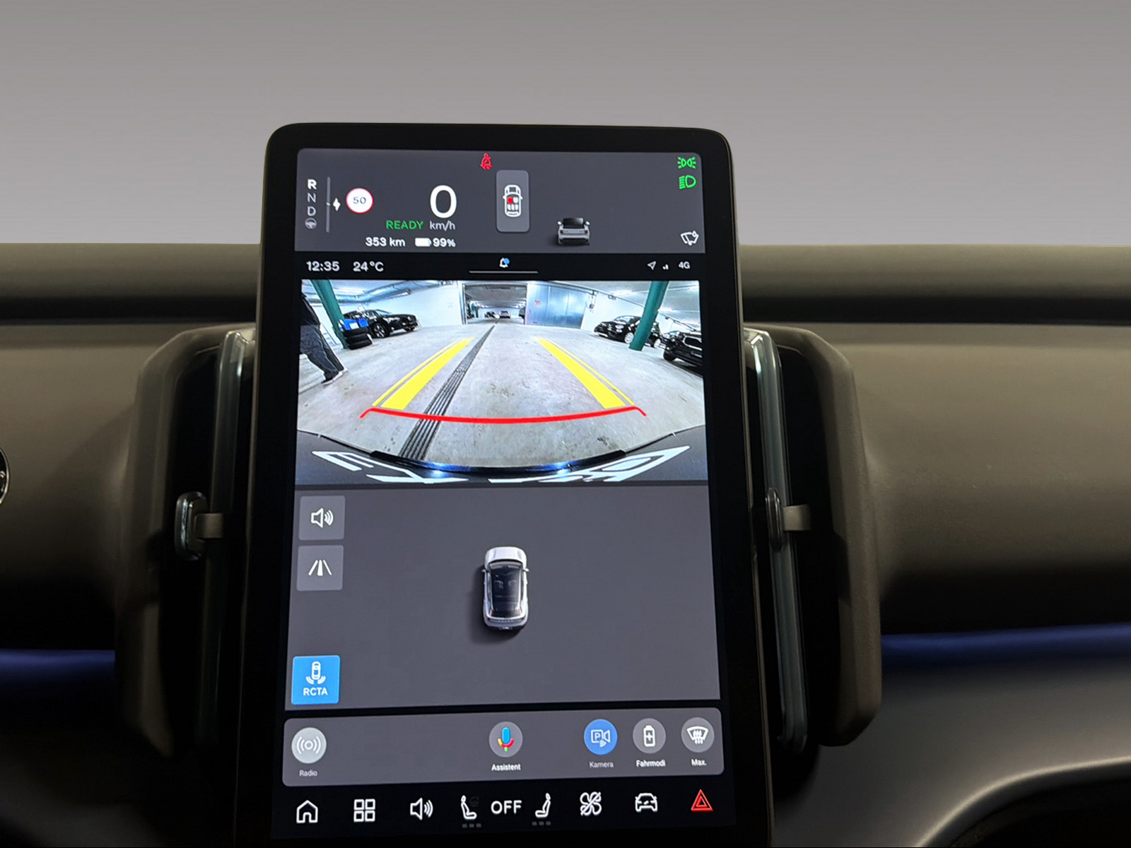 VOLVO EX 30 E60 Plus Swiss Black Edition-image-9