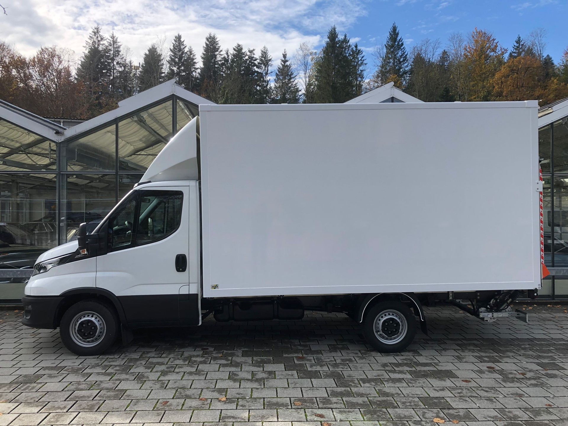 IVECO 35 S 16 H 3.0 A8 Kasten Hebebühne-image-2
