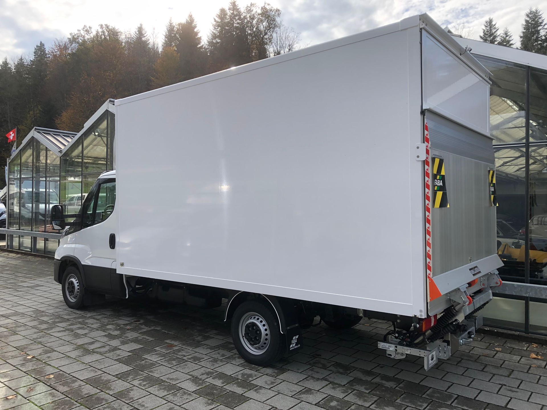 IVECO 35 S 16 H 3.0 A8 Kasten Hebebühne-image-3