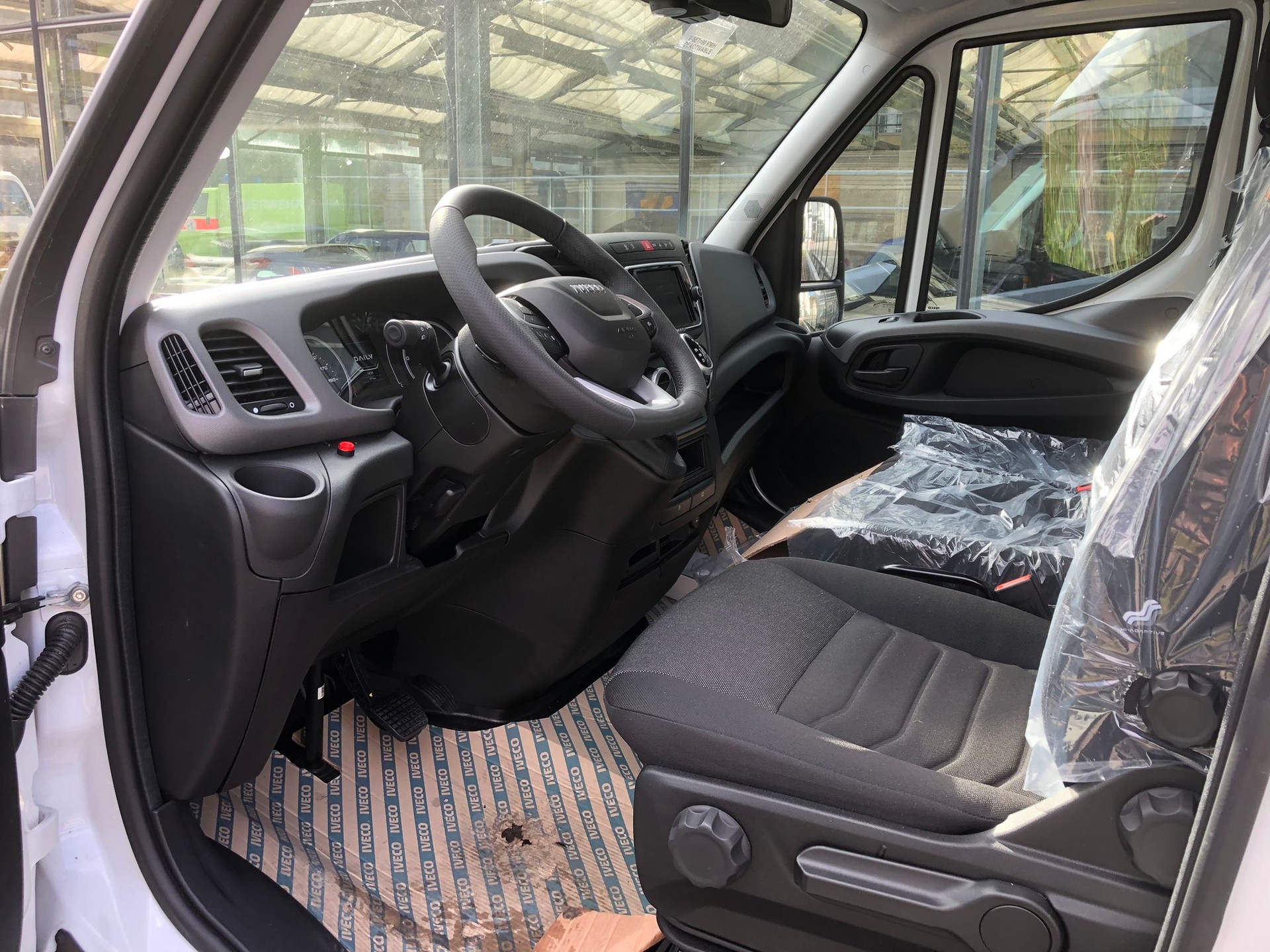IVECO 35 S 16 H 3.0 A8 Kasten Hebebühne-image-7