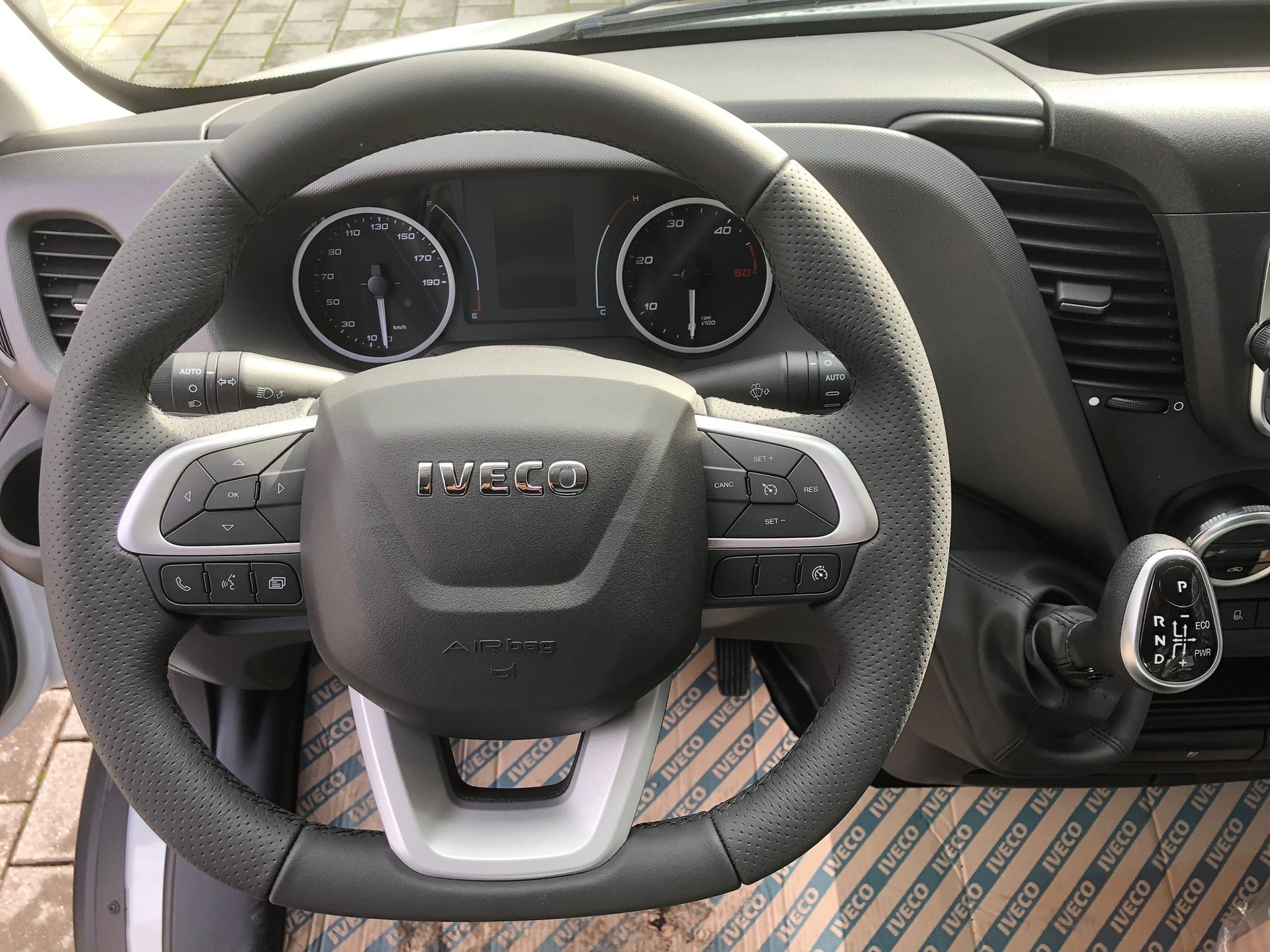 IVECO 35 S 16 H 3.0 A8 Kasten Hebebühne-image-8