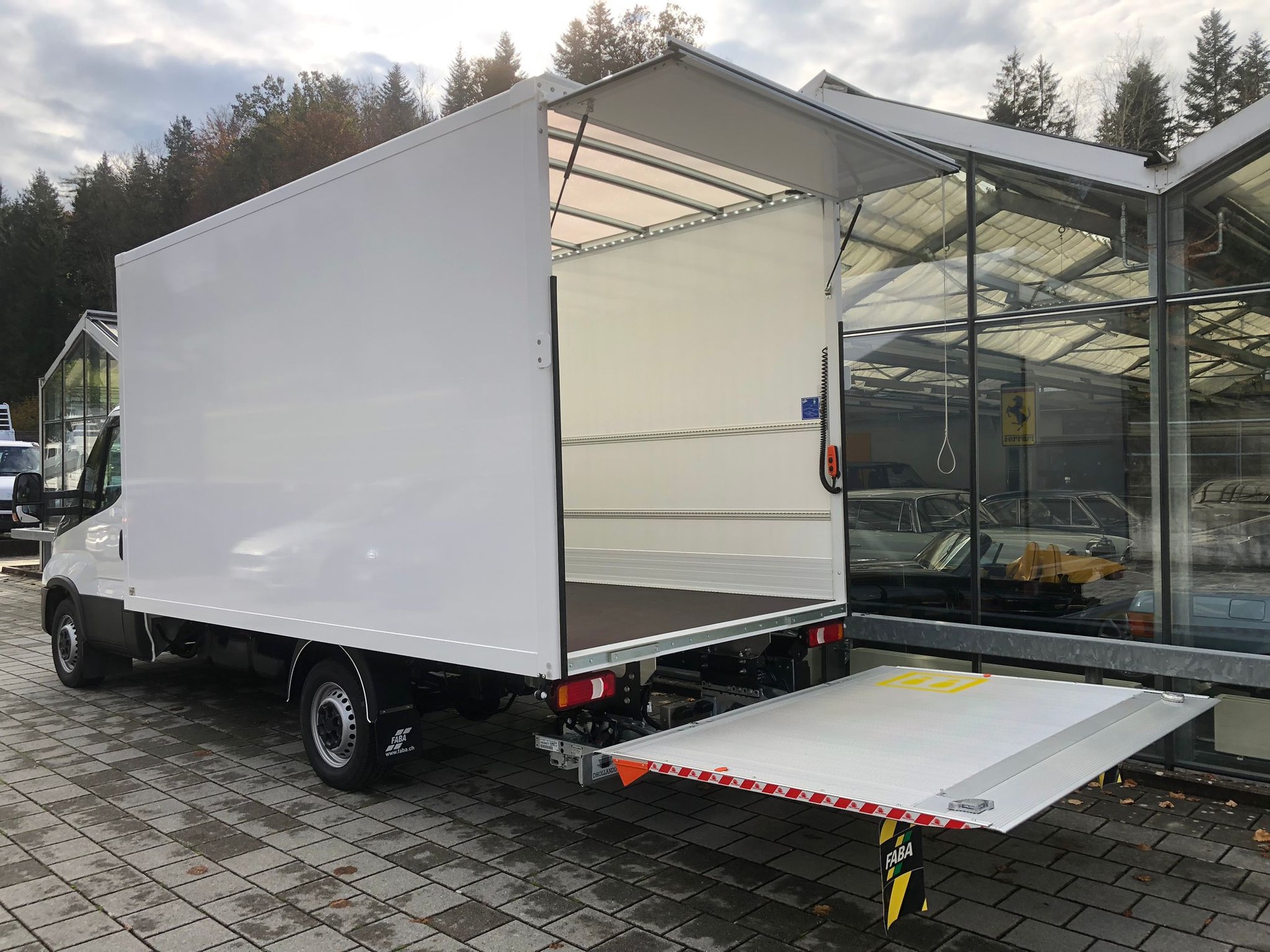 IVECO 35 S 16 H 3.0 A8 Kasten Hebebühne-image-12