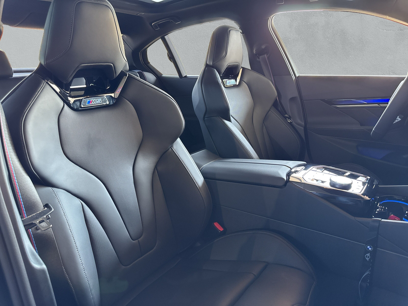 BMW M5 xDrive-image-12