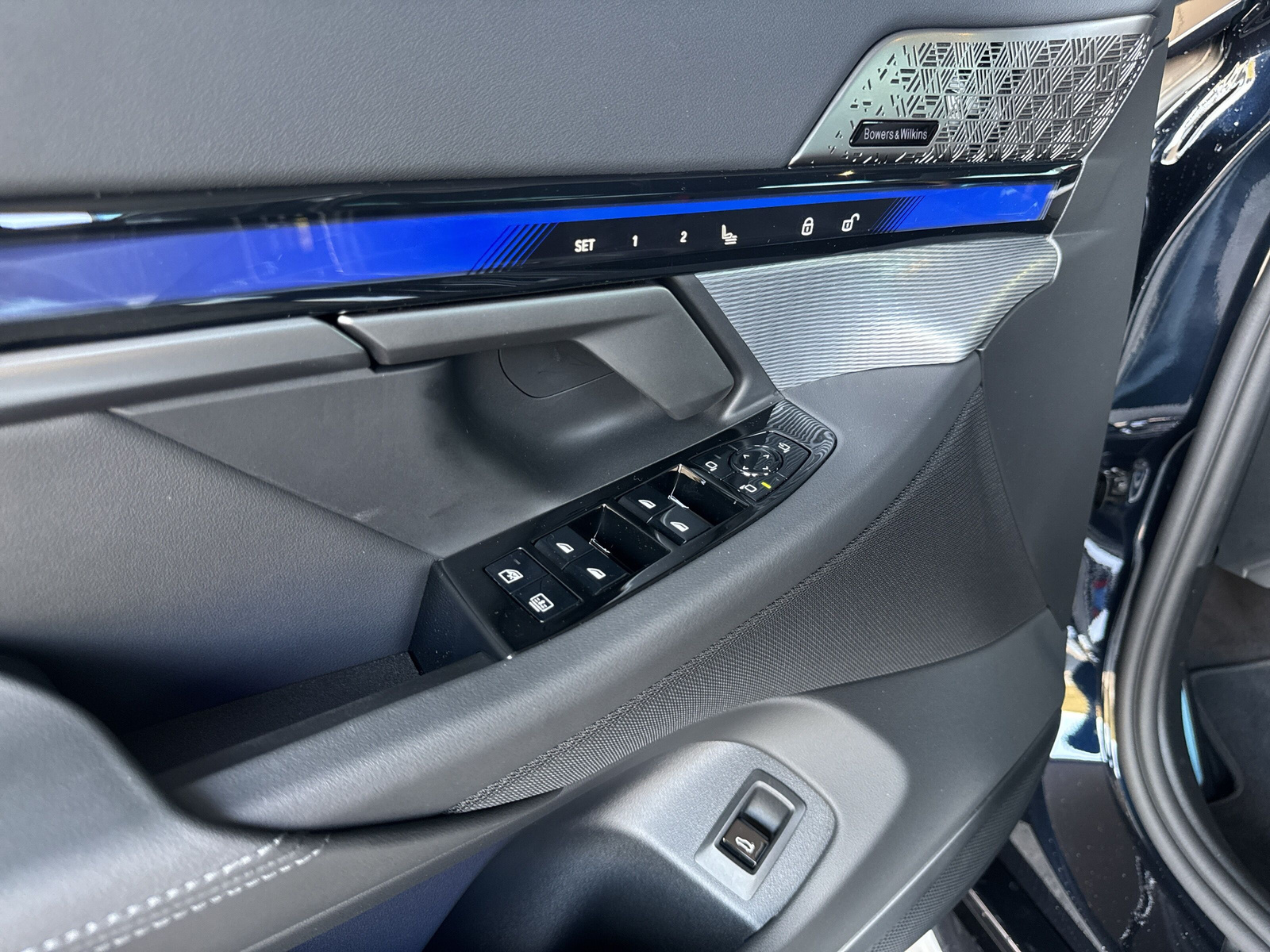 BMW M5 xDrive-image-20