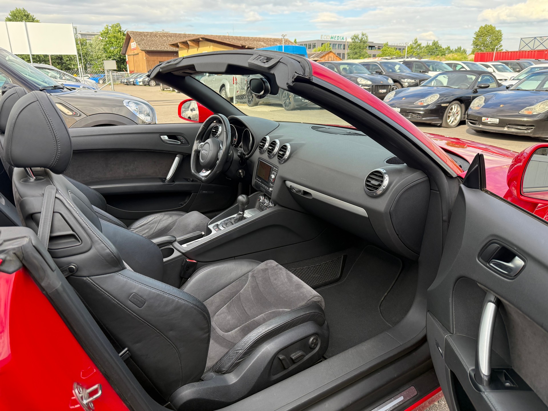 AUDI TT Roadster 2.0 TFSI S-Tronic S-line / Frisch ab MFK / Servicegepflegt bei AMAG / Carbon Paket / BOSE / Navi-image-8