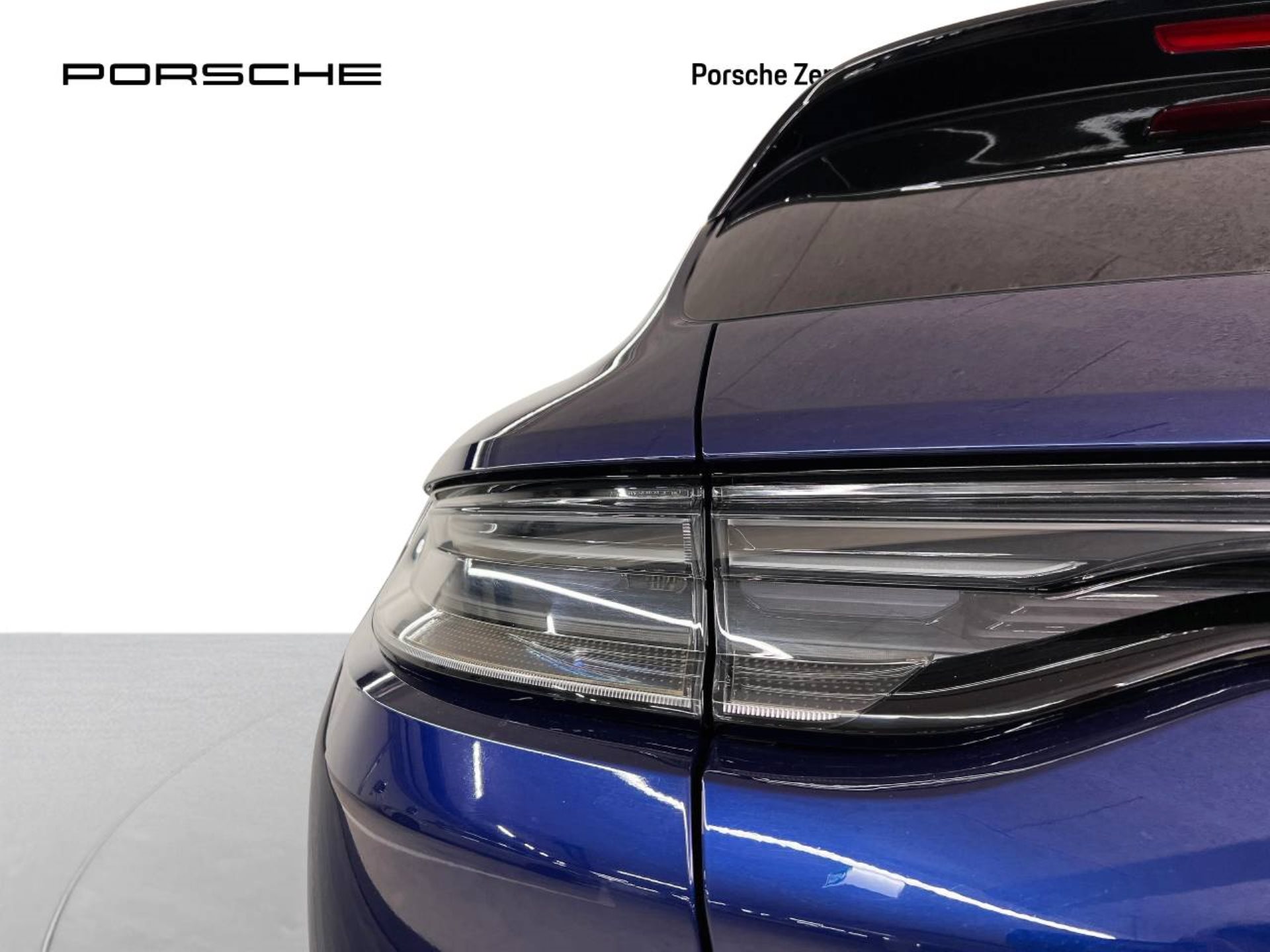 PORSCHE Panamera GTS Sport Turismo-image-12