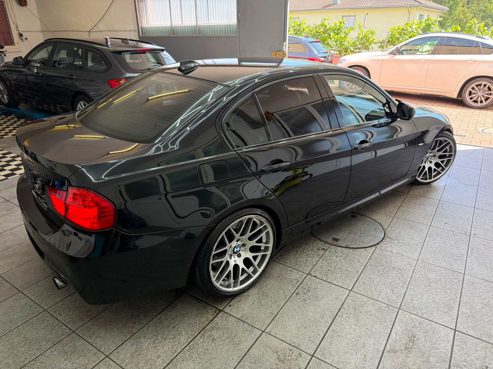 BMW 335d Steptronic M-Sportpaket-image-2