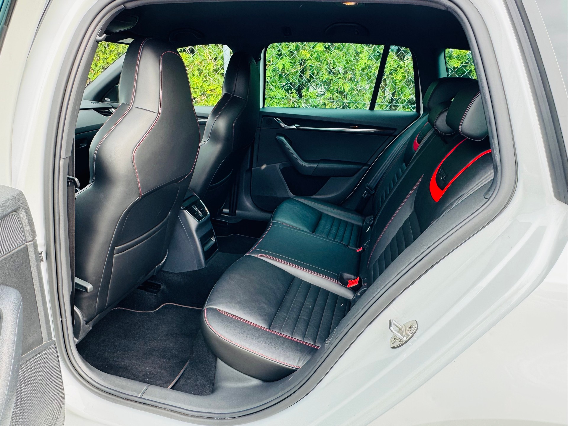 SKODA Octavia Combi 2.0 TSI RS DSG-image-13