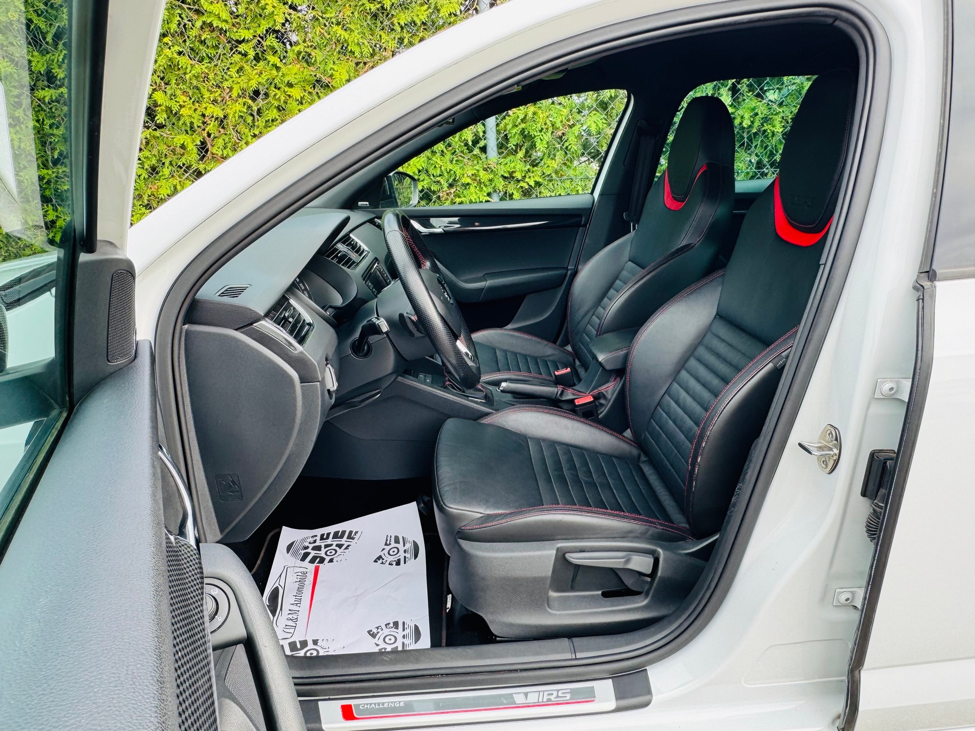 SKODA Octavia Combi 2.0 TSI RS DSG-image-10