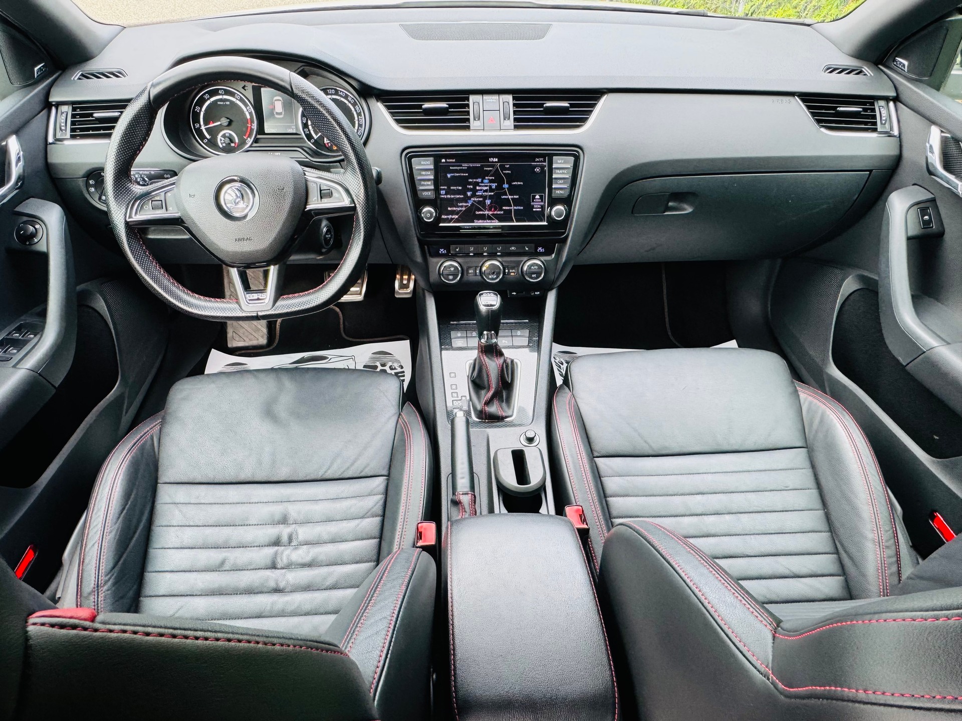 SKODA Octavia Combi 2.0 TSI RS DSG-image-8