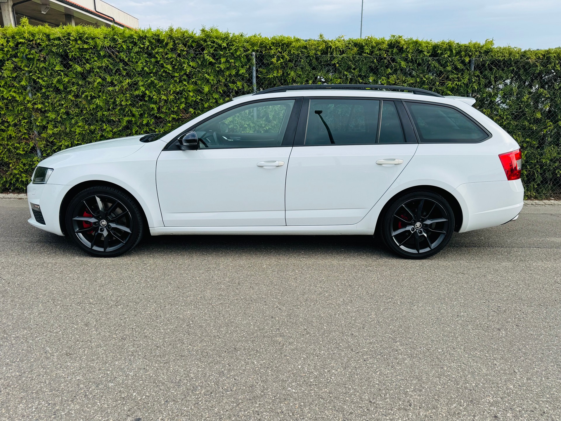SKODA Octavia Combi 2.0 TSI RS DSG-image-6