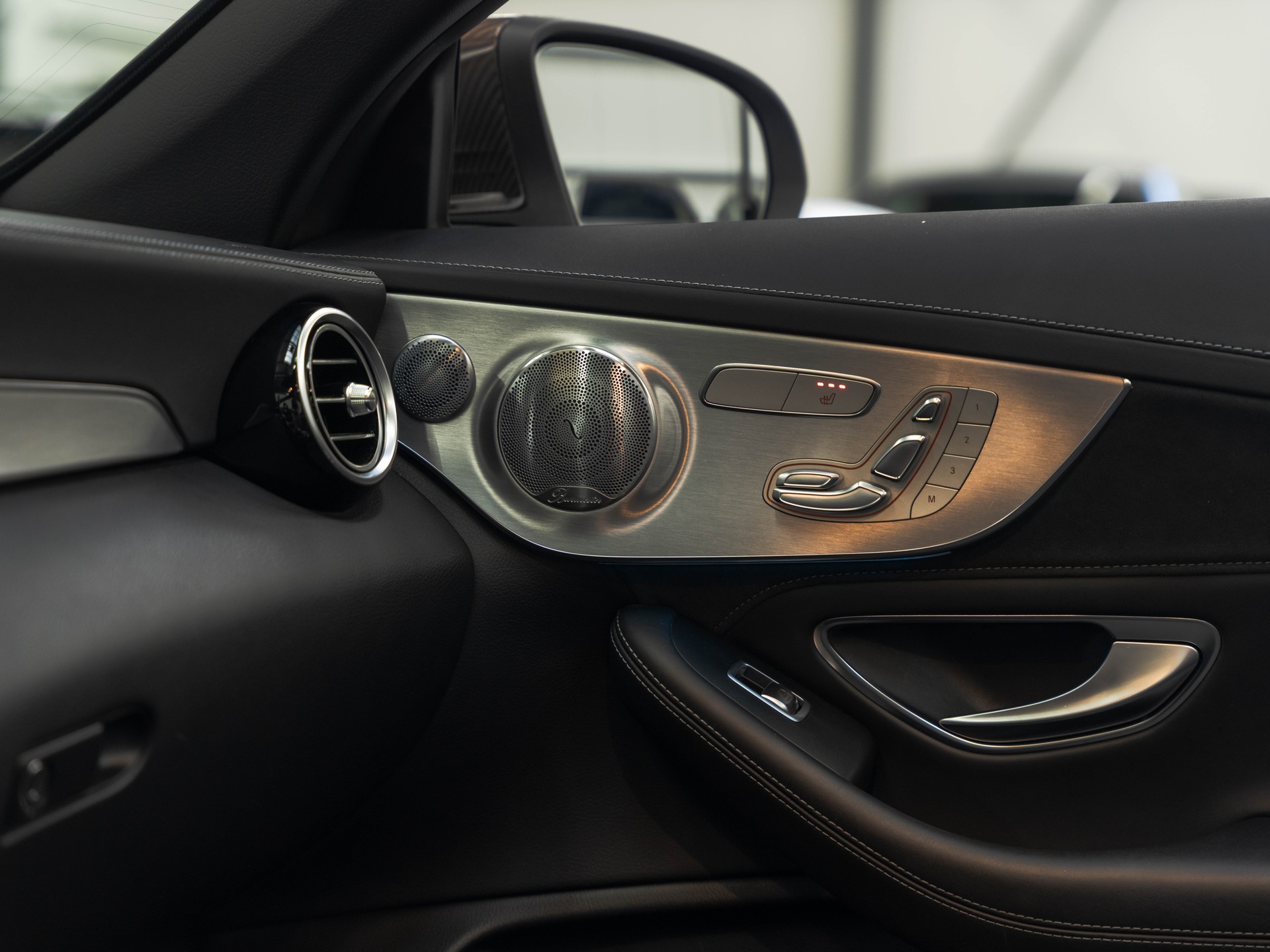MERCEDES-BENZ C 63 S Cabriolet AMG Speedshift-image-23