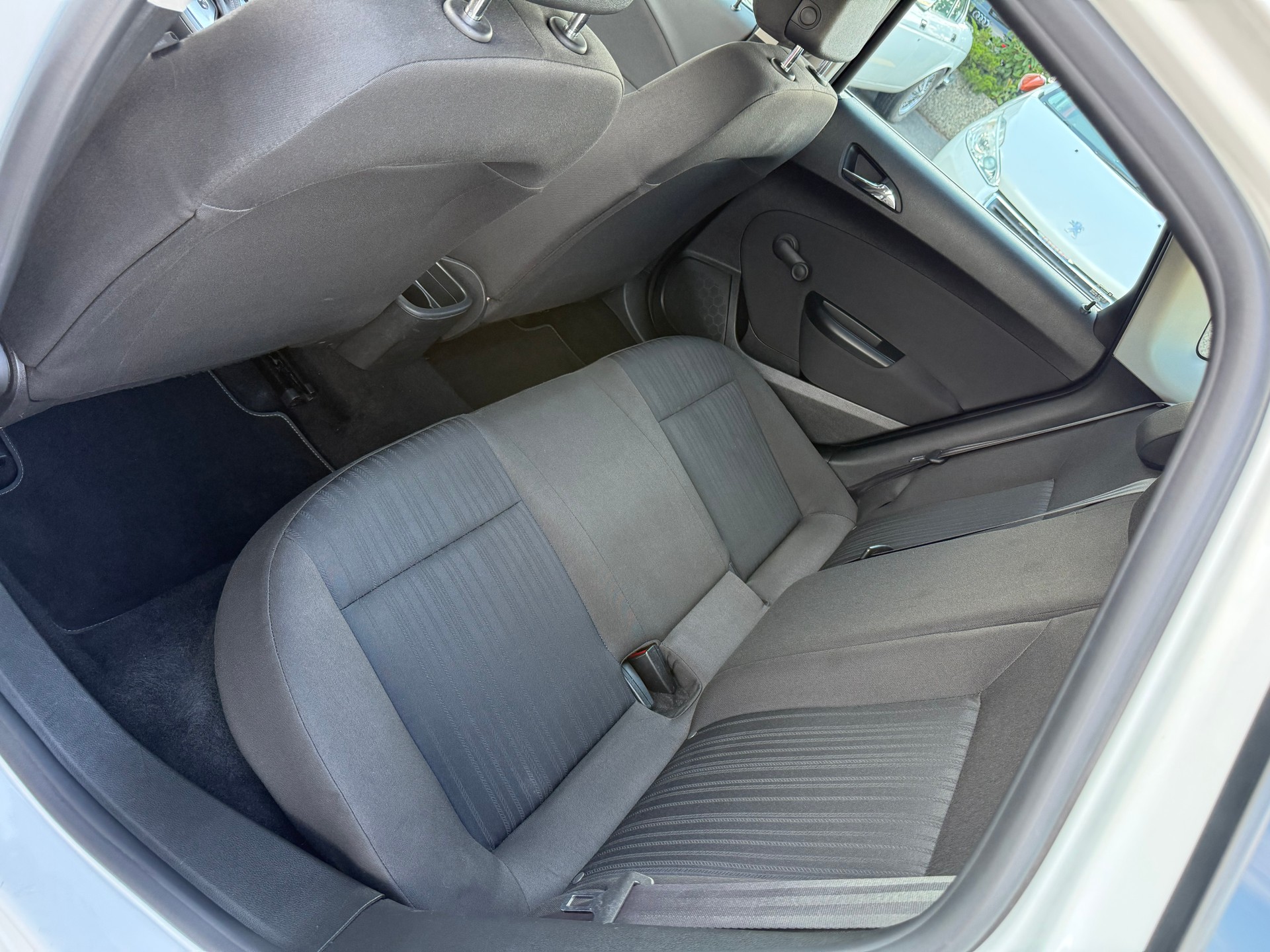 OPEL Astra 1.6i 16V Automatic-image-8