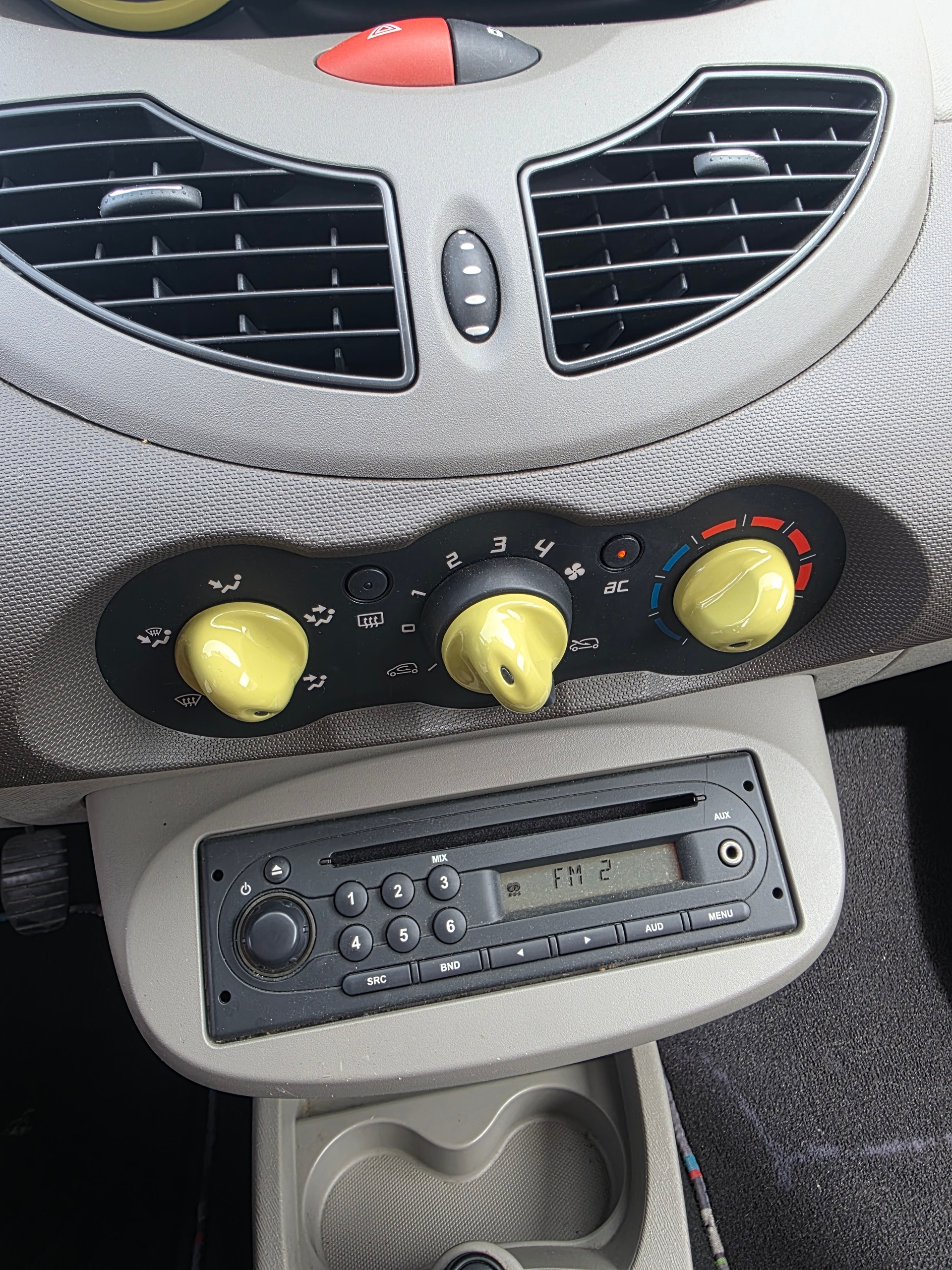 RENAULT Twingo 1.2 16V Liberty-image-9