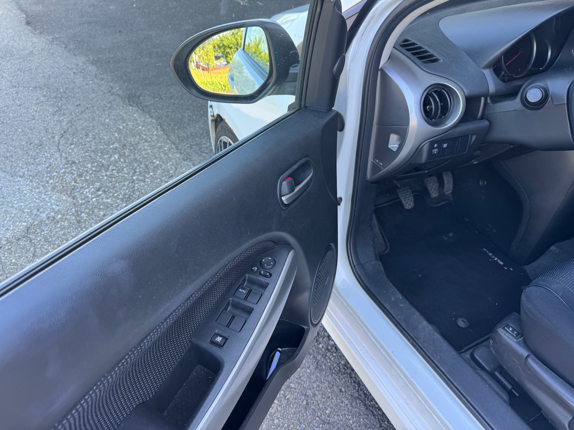 MAZDA 2 1.5i 16V Sport-image-13