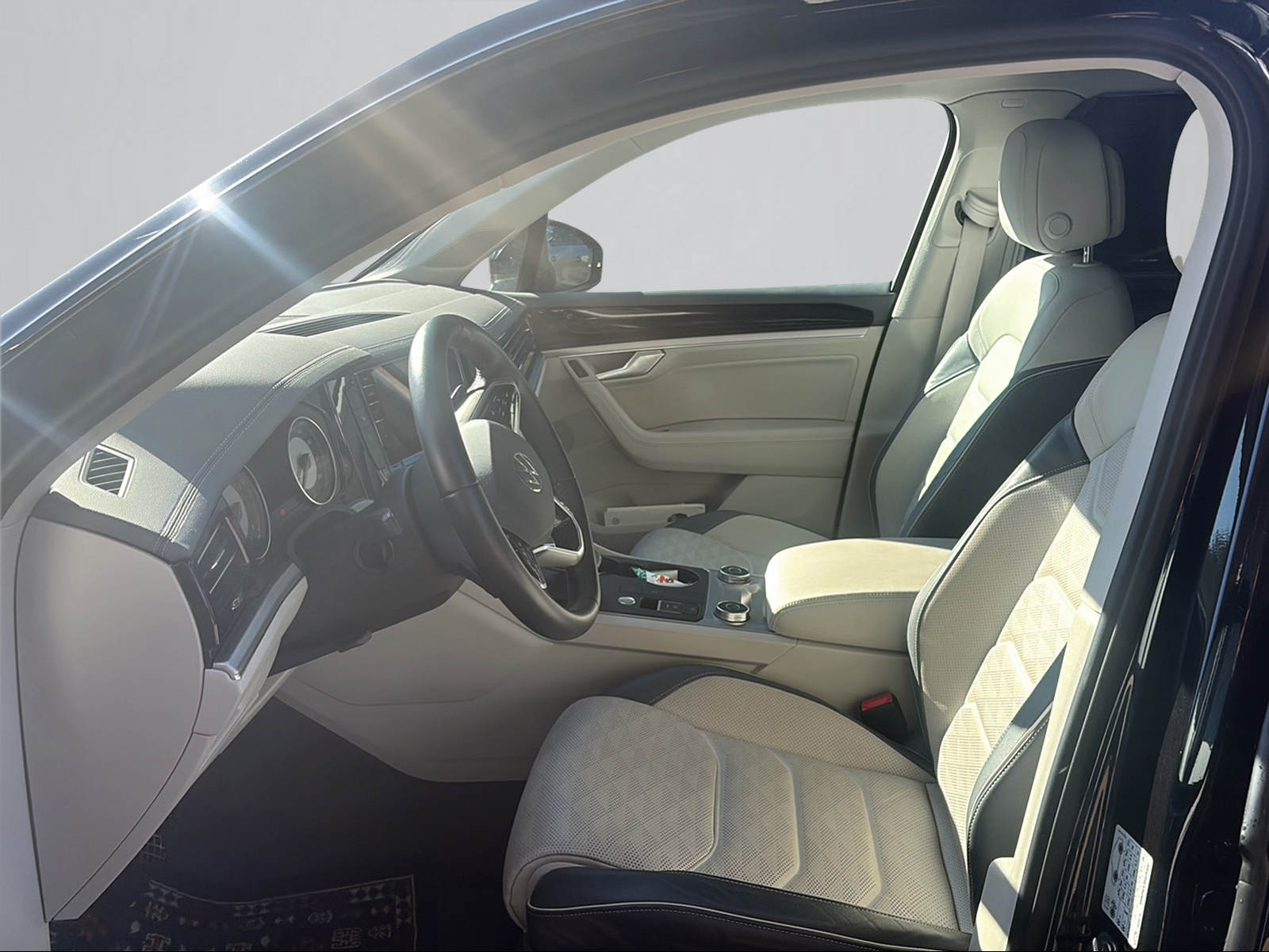 VW Touareg 3.0 TSI Elegance Tiptronic-image-4