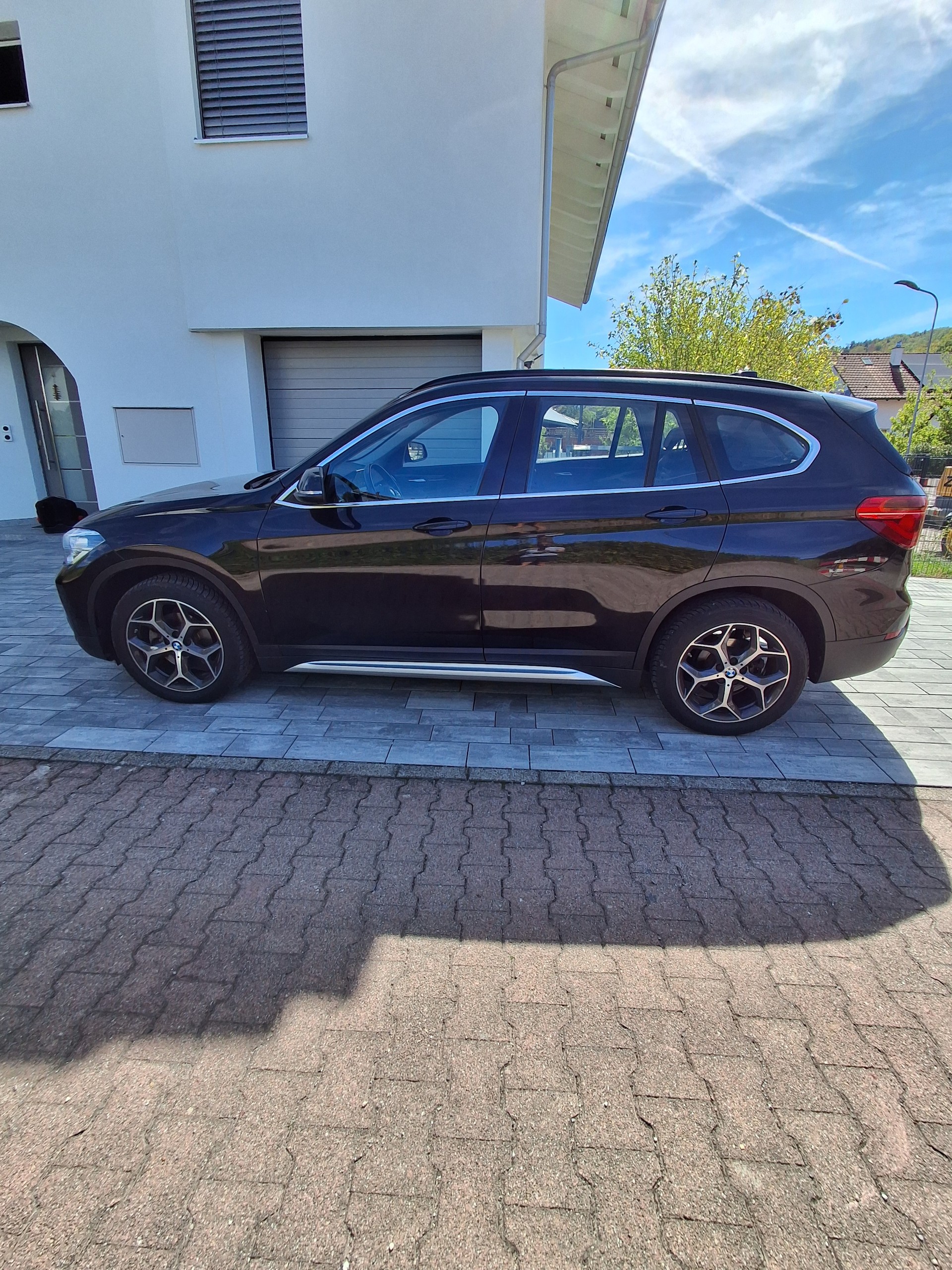 BMW 18d xDrive-image-1