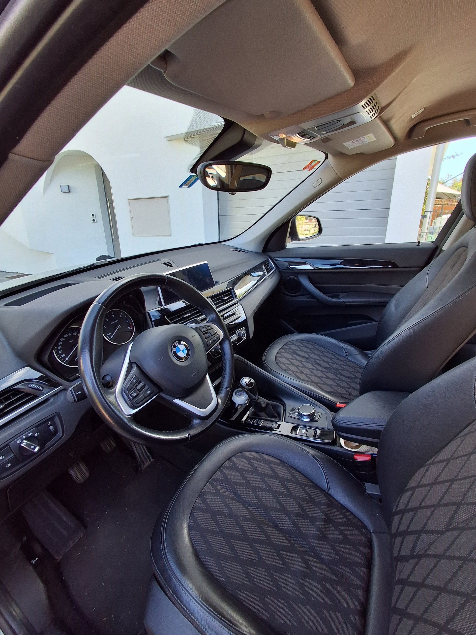 BMW 18d xDrive-image-3