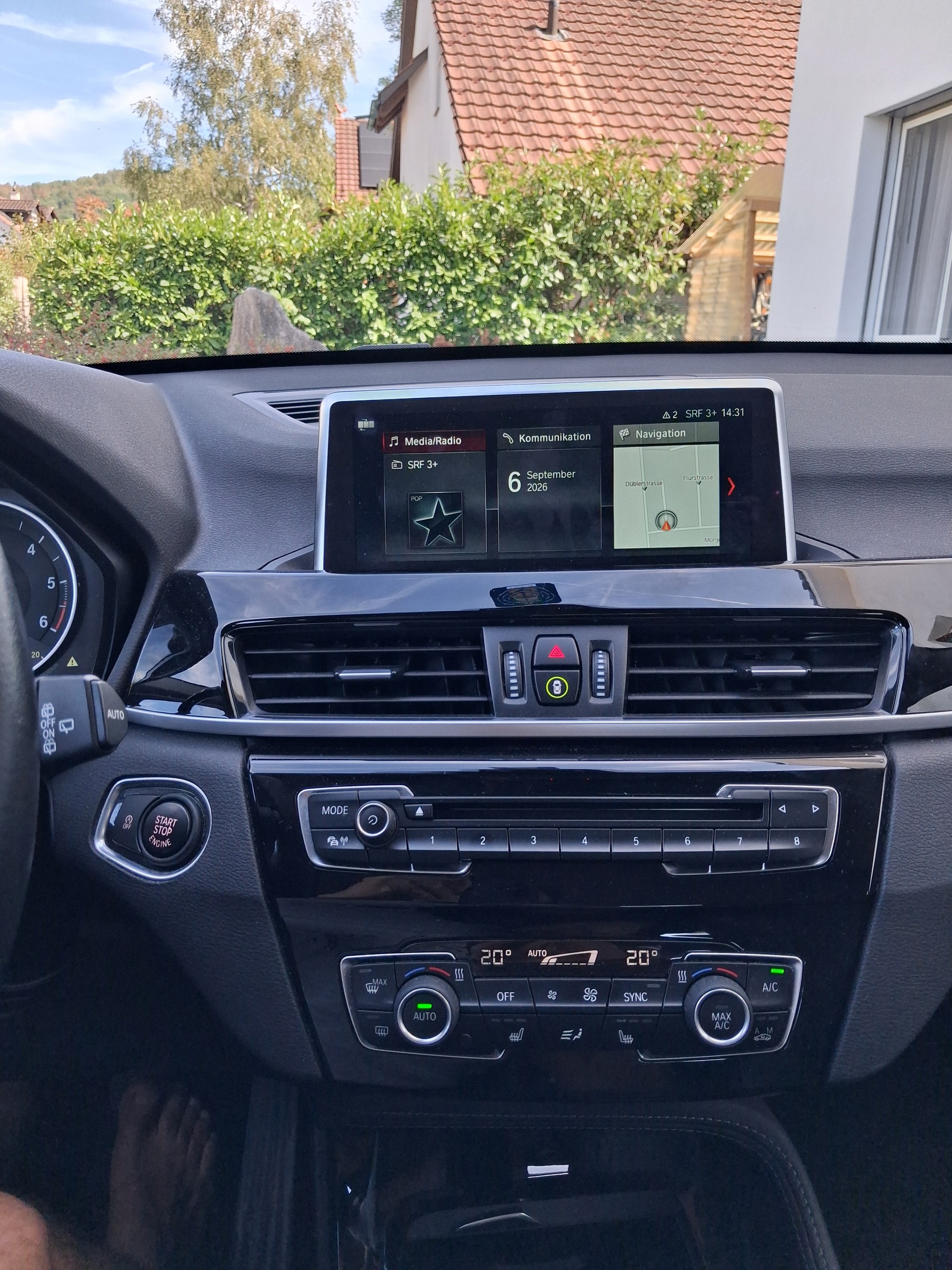 BMW 18d xDrive-image-4