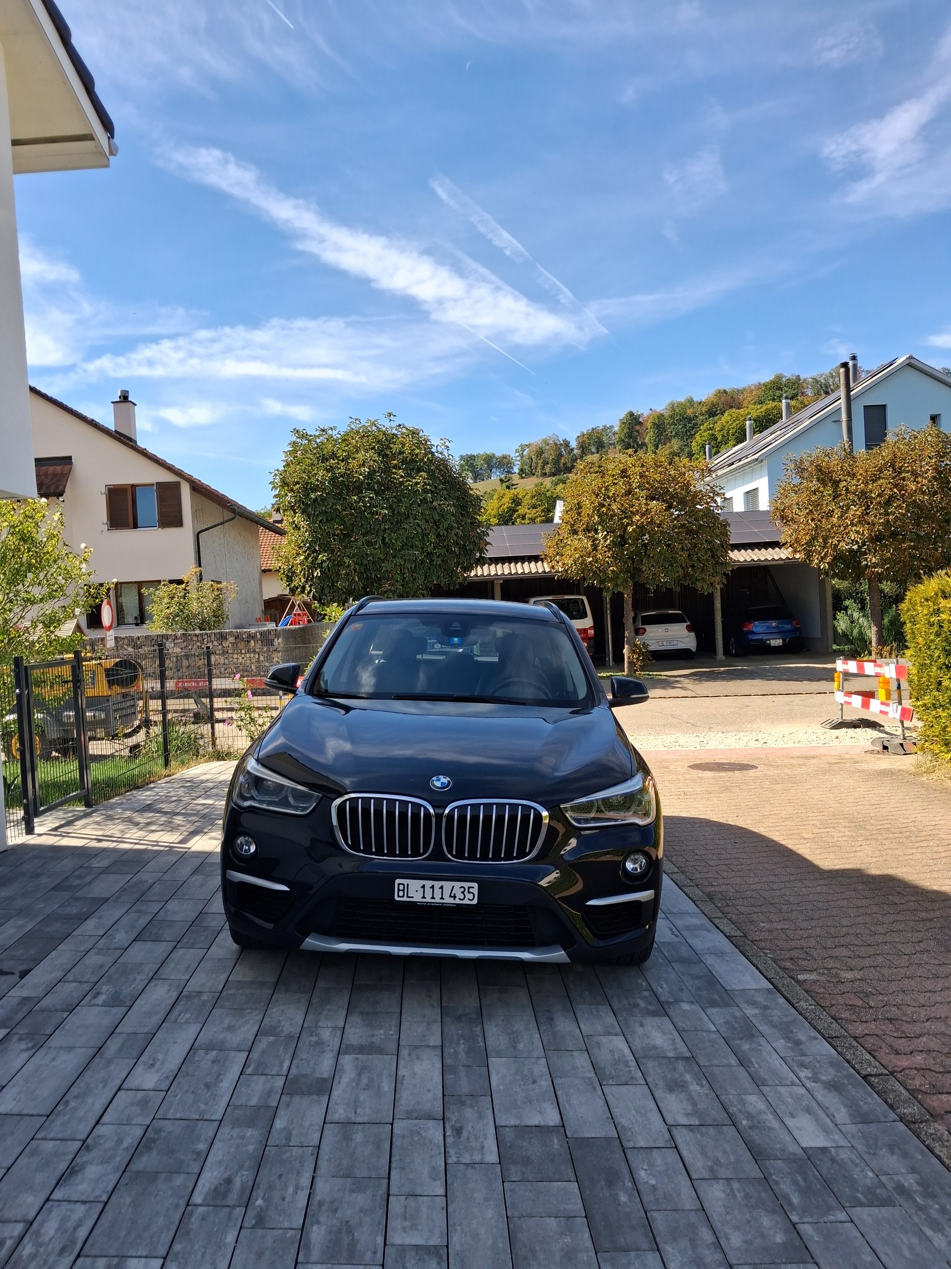 BMW 18d xDrive-image-0