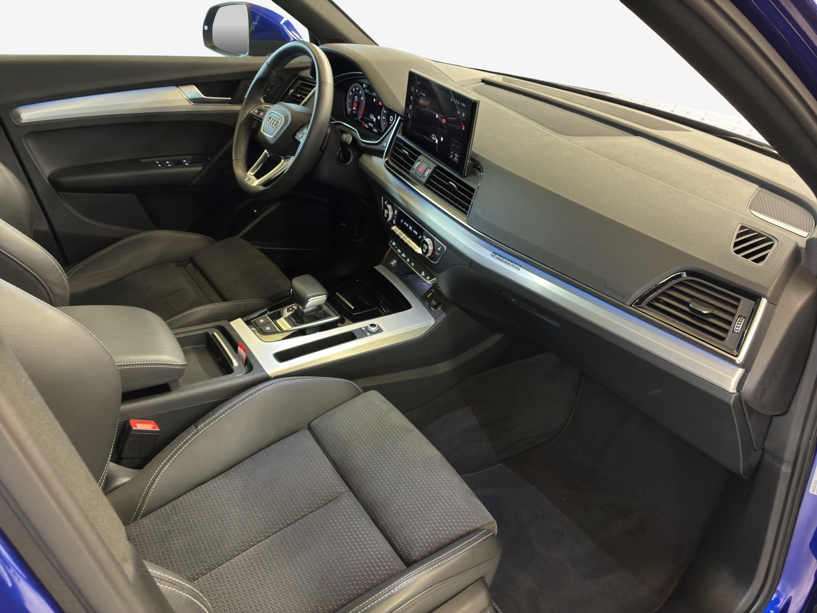 AUDI Q5 45 TFSI S-line quattro S-tronic-image-13