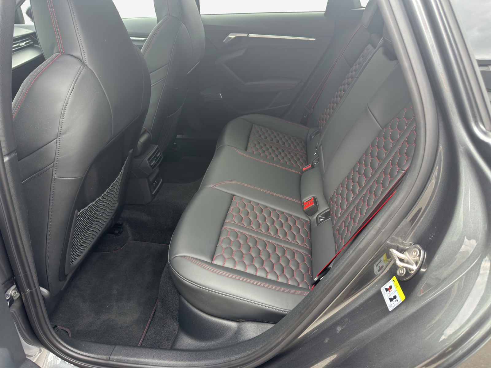 AUDI RS3 Sportback 2.5 TSI quattro S-tronic-image-11