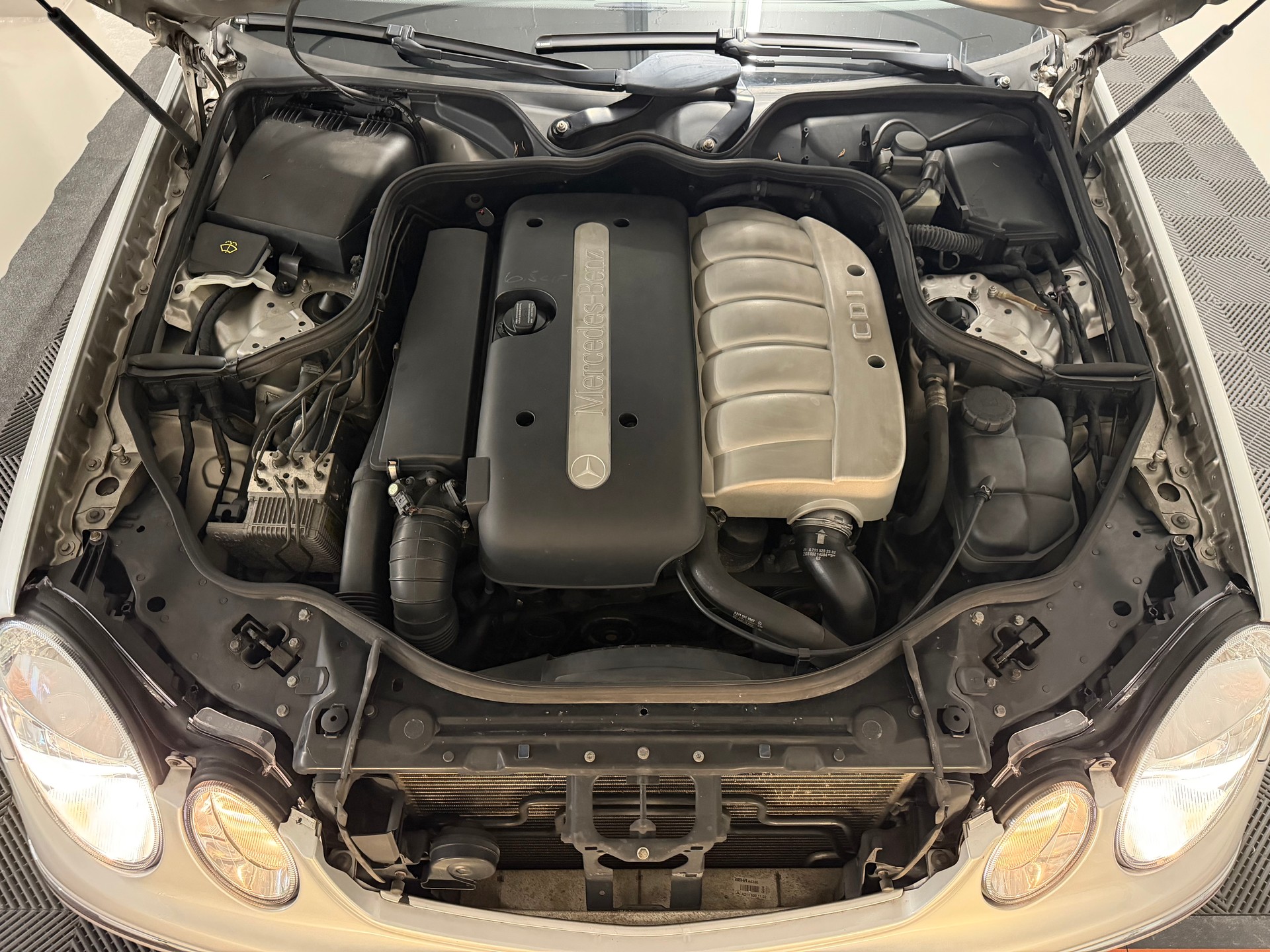 MERCEDES-BENZ E 270-image-9