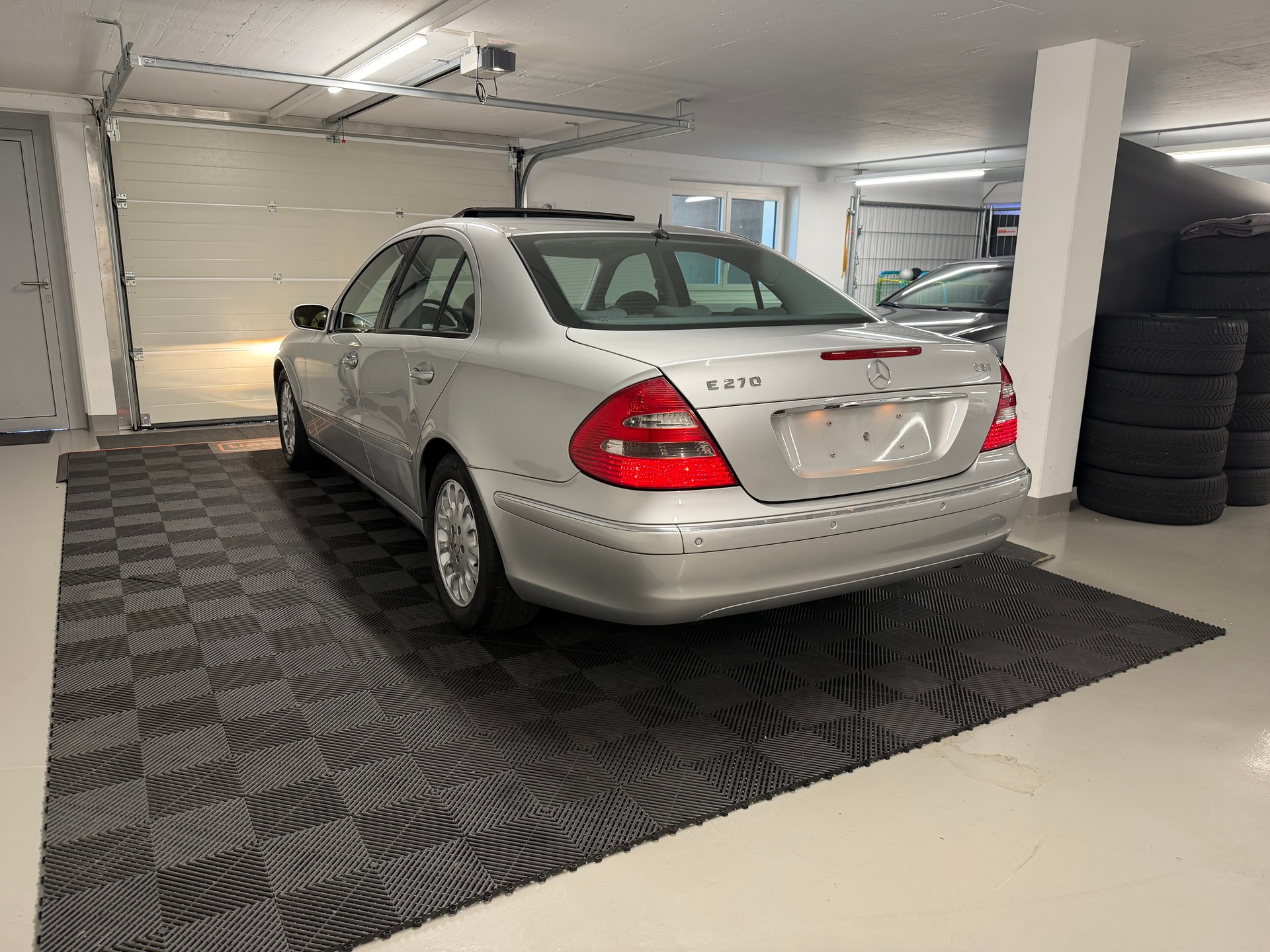 MERCEDES-BENZ E 270-image-6