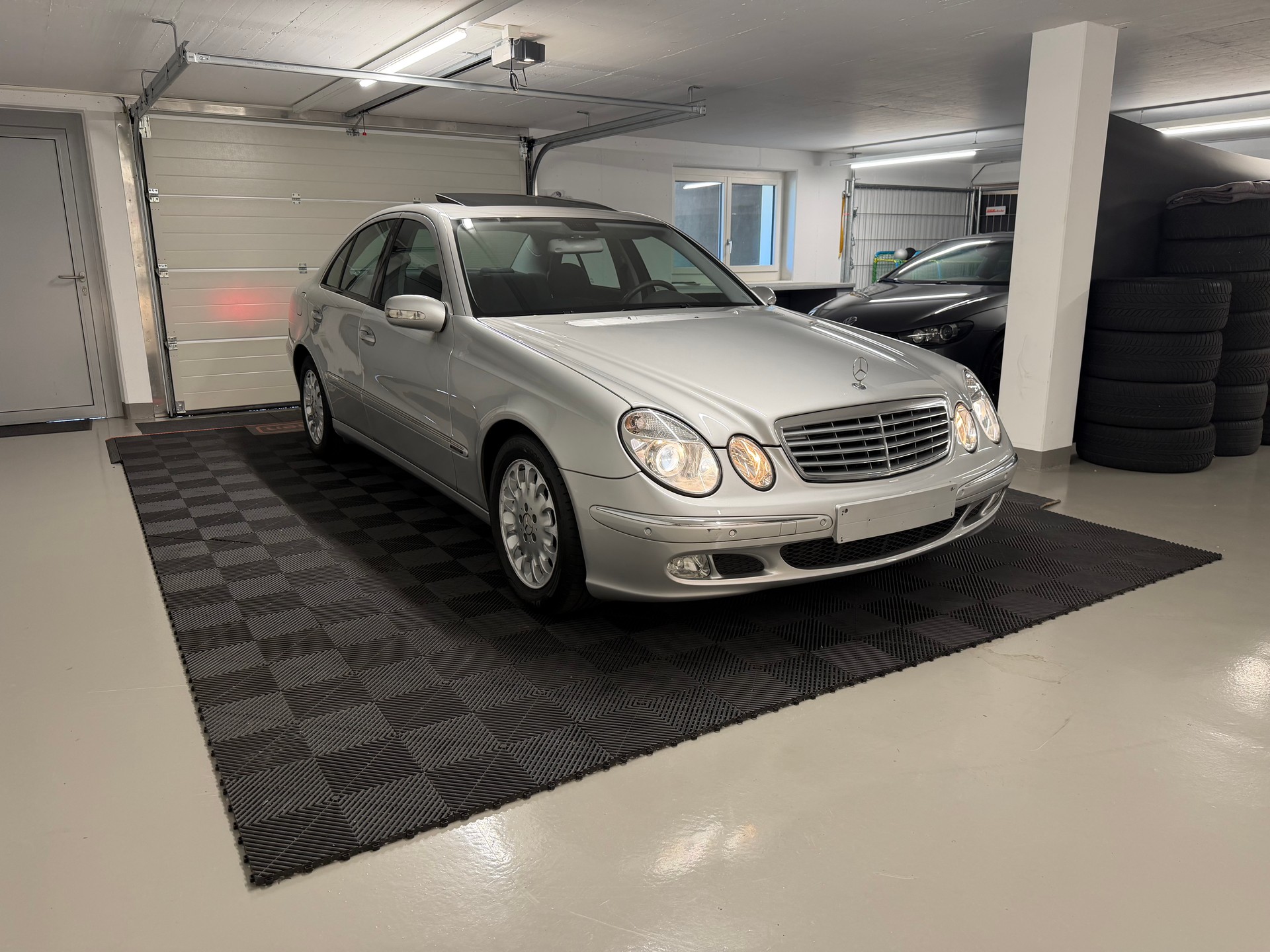 MERCEDES-BENZ E 270-image-2