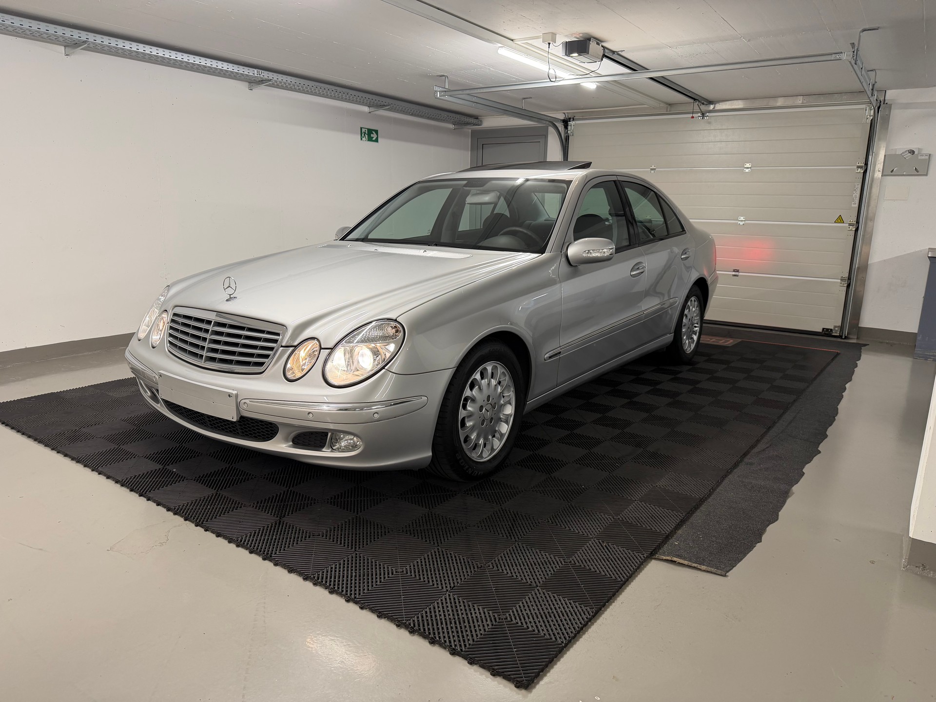 MERCEDES-BENZ E 270-image-0