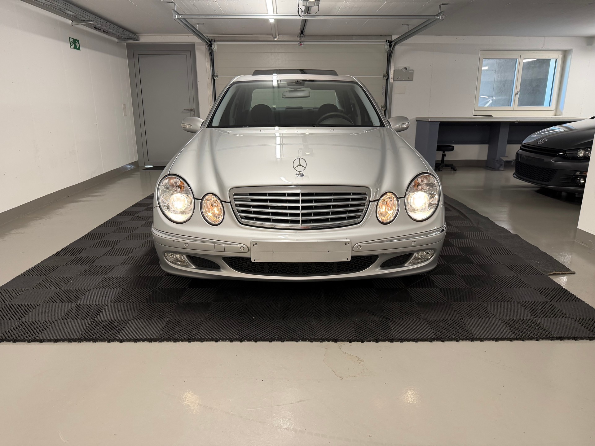 MERCEDES-BENZ E 270-image-1