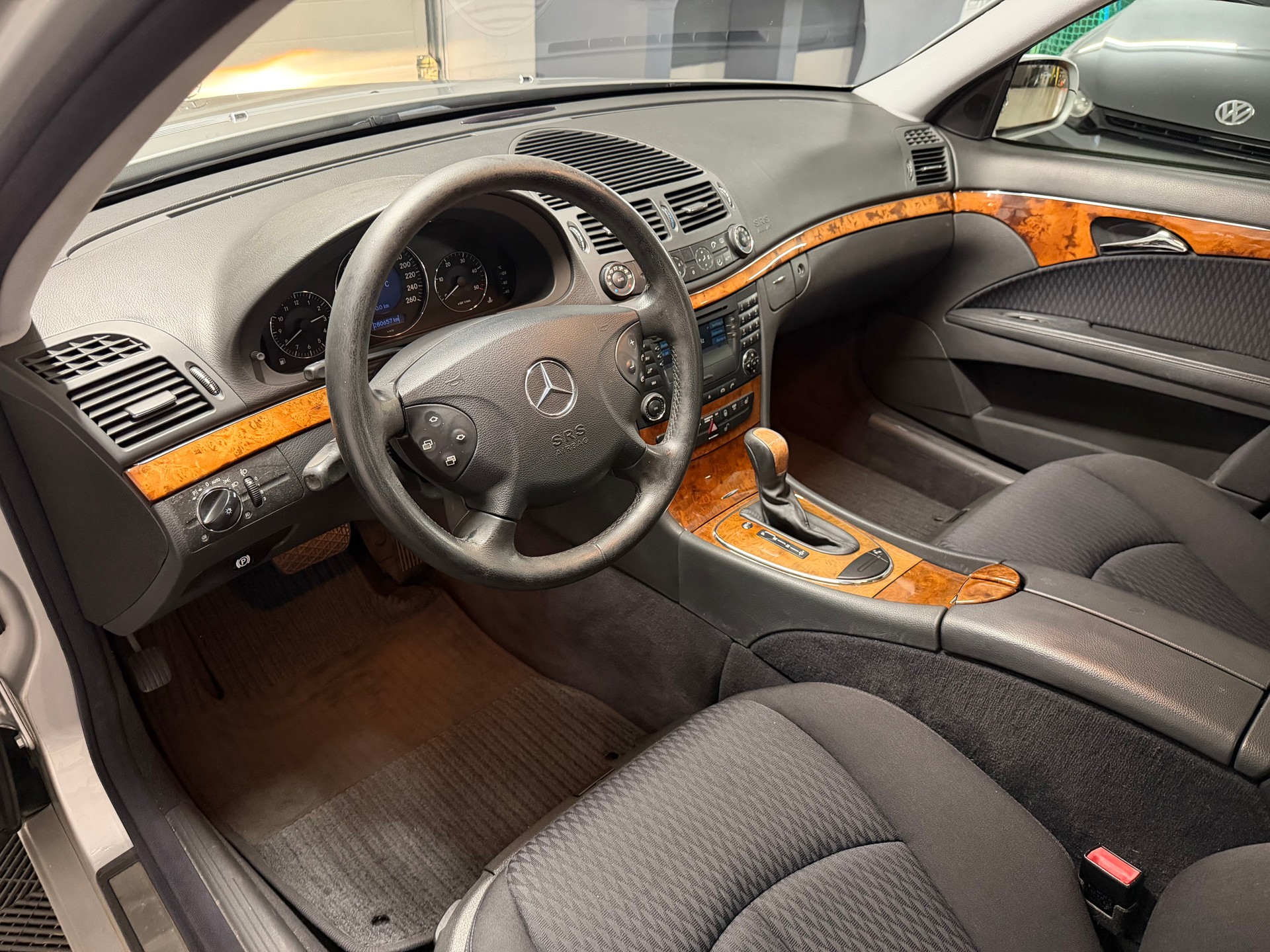 MERCEDES-BENZ E 270-image-10