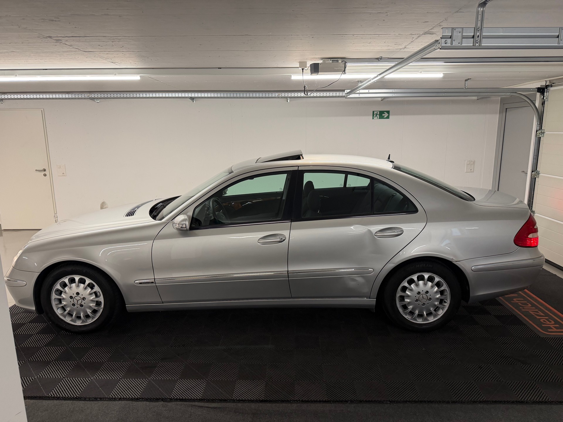 MERCEDES-BENZ E 270-image-7