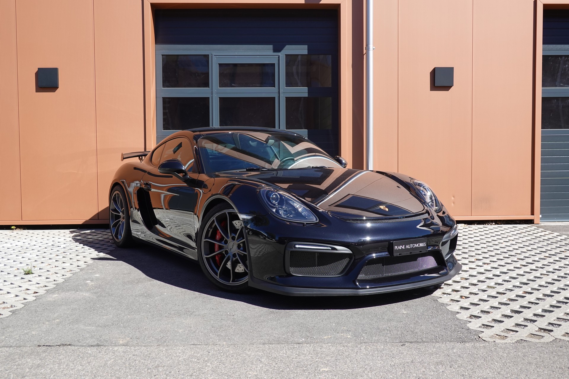 PORSCHE Cayman GT4 - "CH Auto * Porsche Approved 05.28 * Pack Clubsport * Pack Sport Chrono * Sièges 918 * Alcantara * Phares LED"-image-0