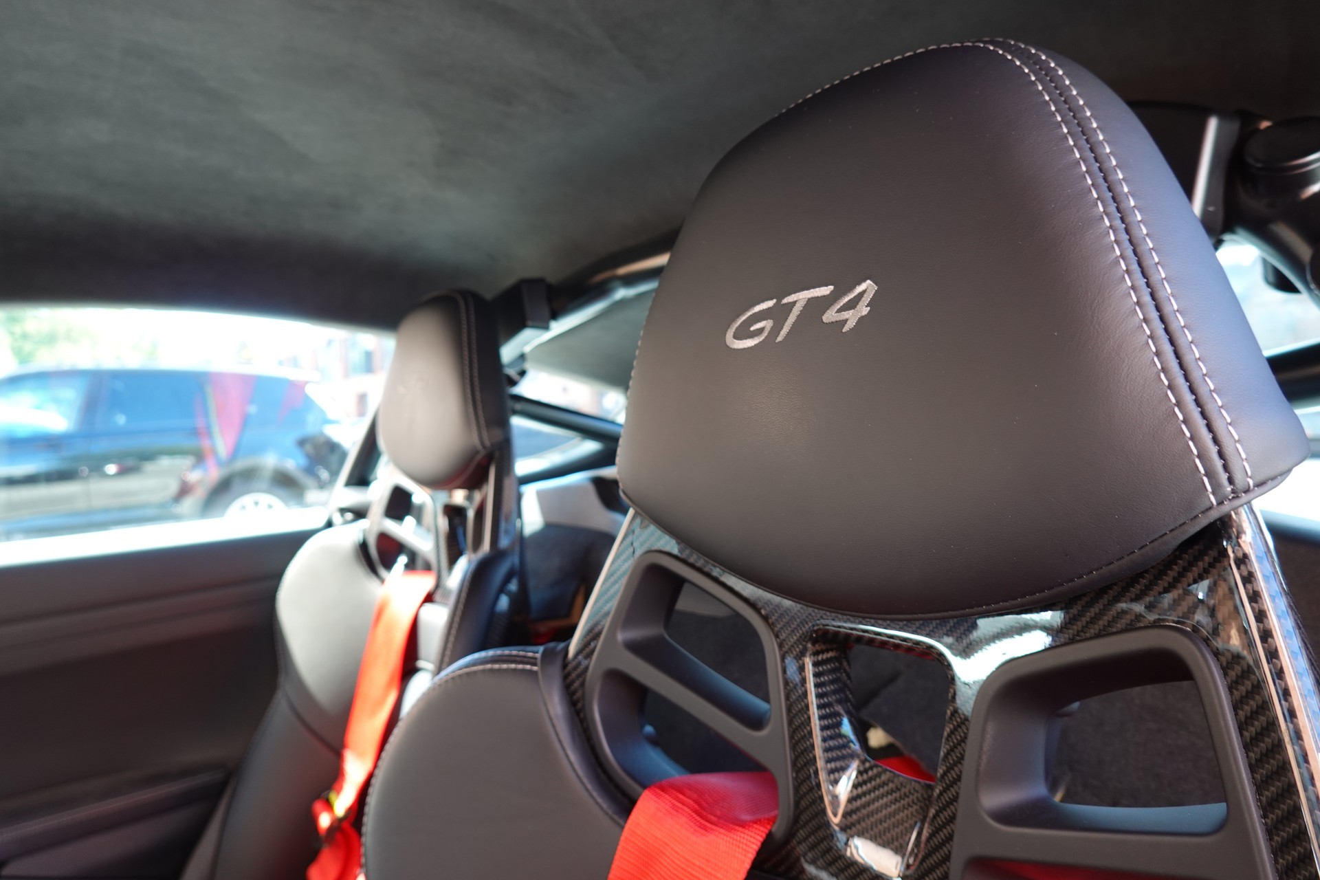 PORSCHE Cayman GT4 - "CH Auto * Porsche Approved 05.28 * Pack Clubsport * Pack Sport Chrono * Sièges 918 * Alcantara * Phares LED"-image-21