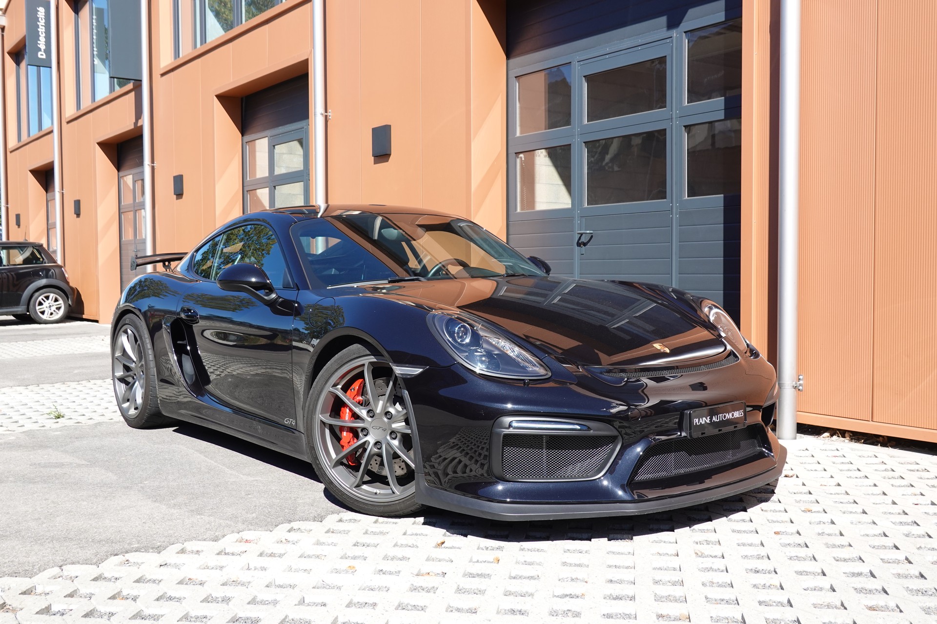 PORSCHE Cayman GT4 - "CH Auto * Porsche Approved 05.28 * Pack Clubsport * Pack Sport Chrono * Sièges 918 * Alcantara * Phares LED"-image-5