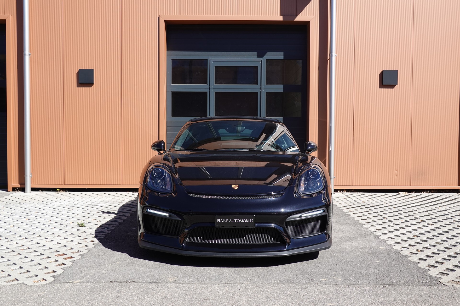 PORSCHE Cayman GT4 - "CH Auto * Porsche Approved 05.28 * Pack Clubsport * Pack Sport Chrono * Sièges 918 * Alcantara * Phares LED"-image-1
