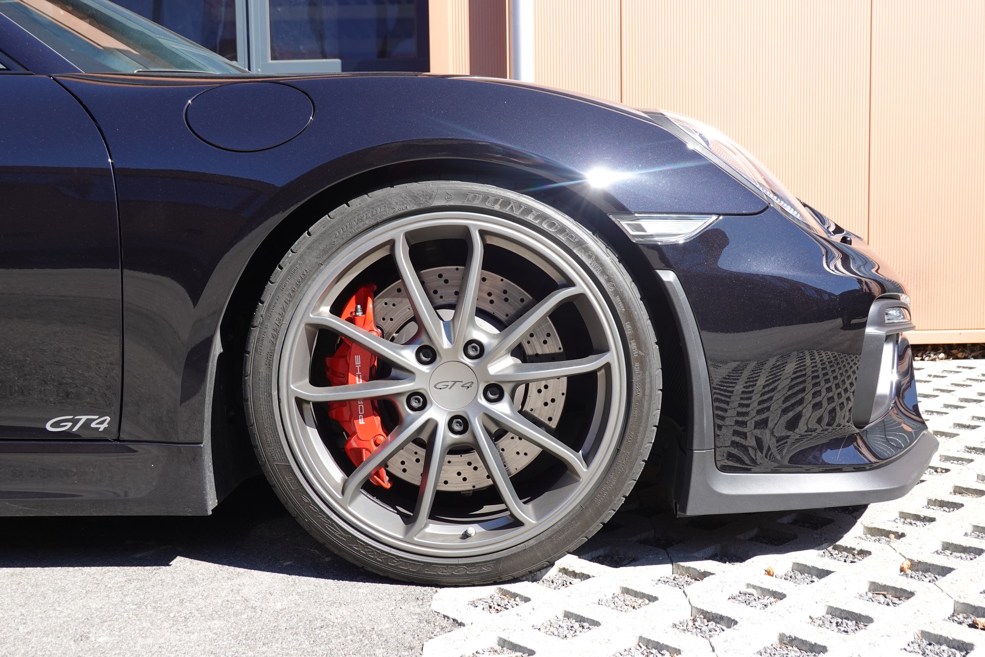 PORSCHE Cayman GT4 - "CH Auto * Porsche Approved 05.28 * Pack Clubsport * Pack Sport Chrono * Sièges 918 * Alcantara * Phares LED"-image-4